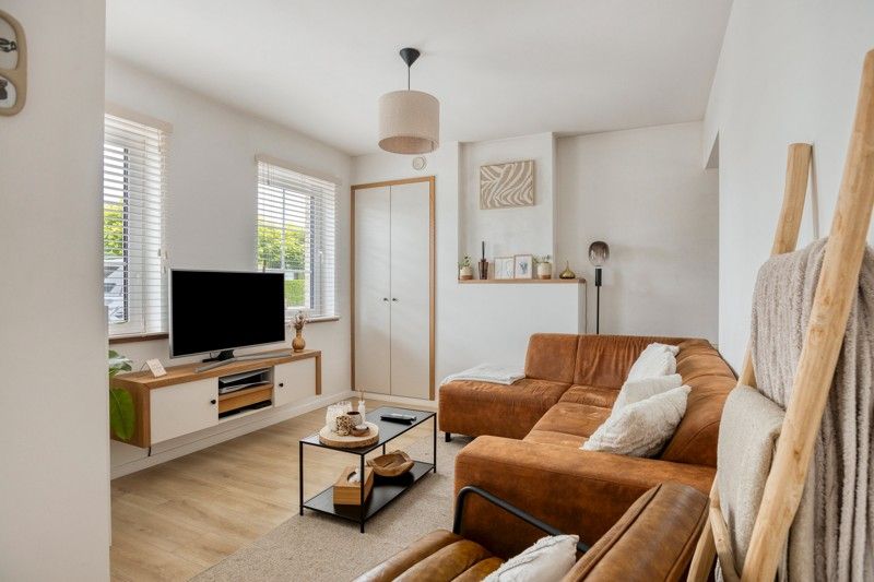Instapklare halfopen woning met grote tuin en 3 slaapkamers TE KOOP in Meulebeke! foto 2