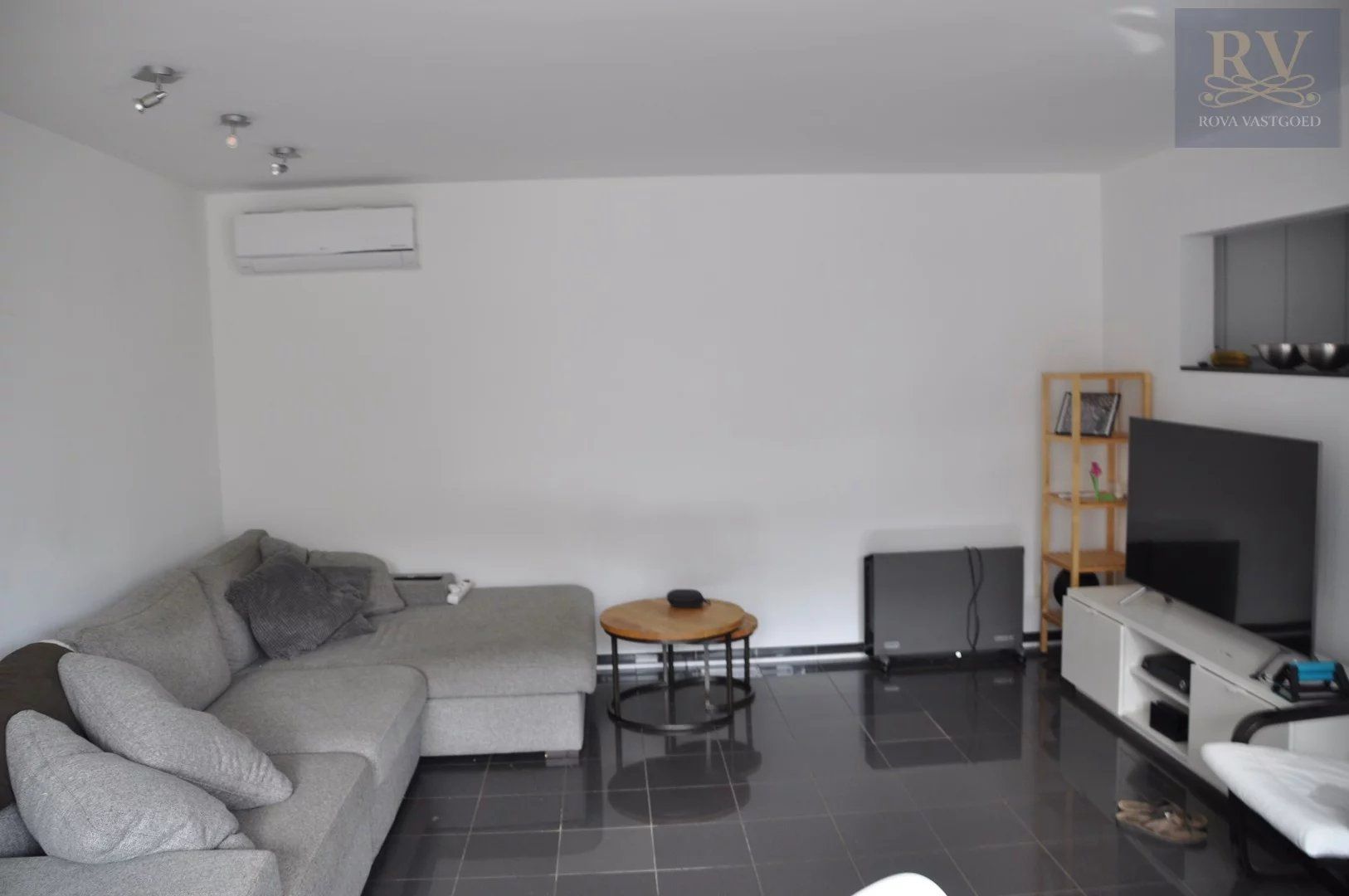 INSTAPKLAAR EN GEZELLIG DUPLEX-APPARTEMENT MET 2 SLPK'S NABIJ CENTRUM HASSELT foto 4