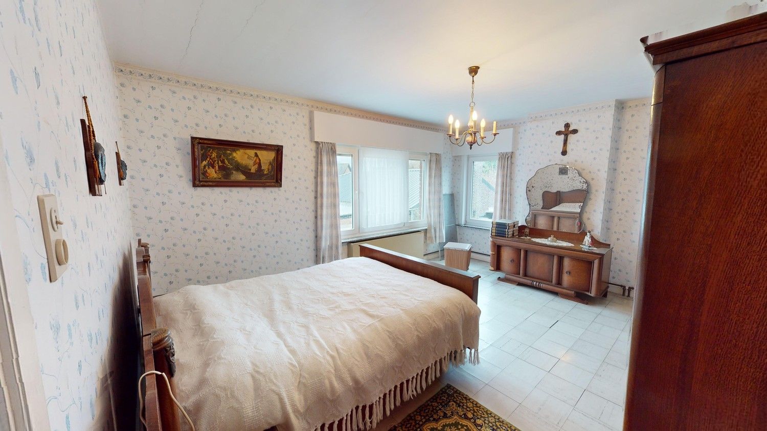Mooi gelegen te renoveren woning. foto 6