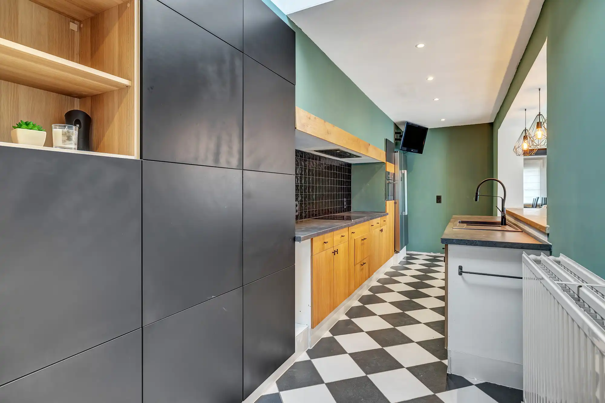 Instapklare woning met ruime garage foto 4