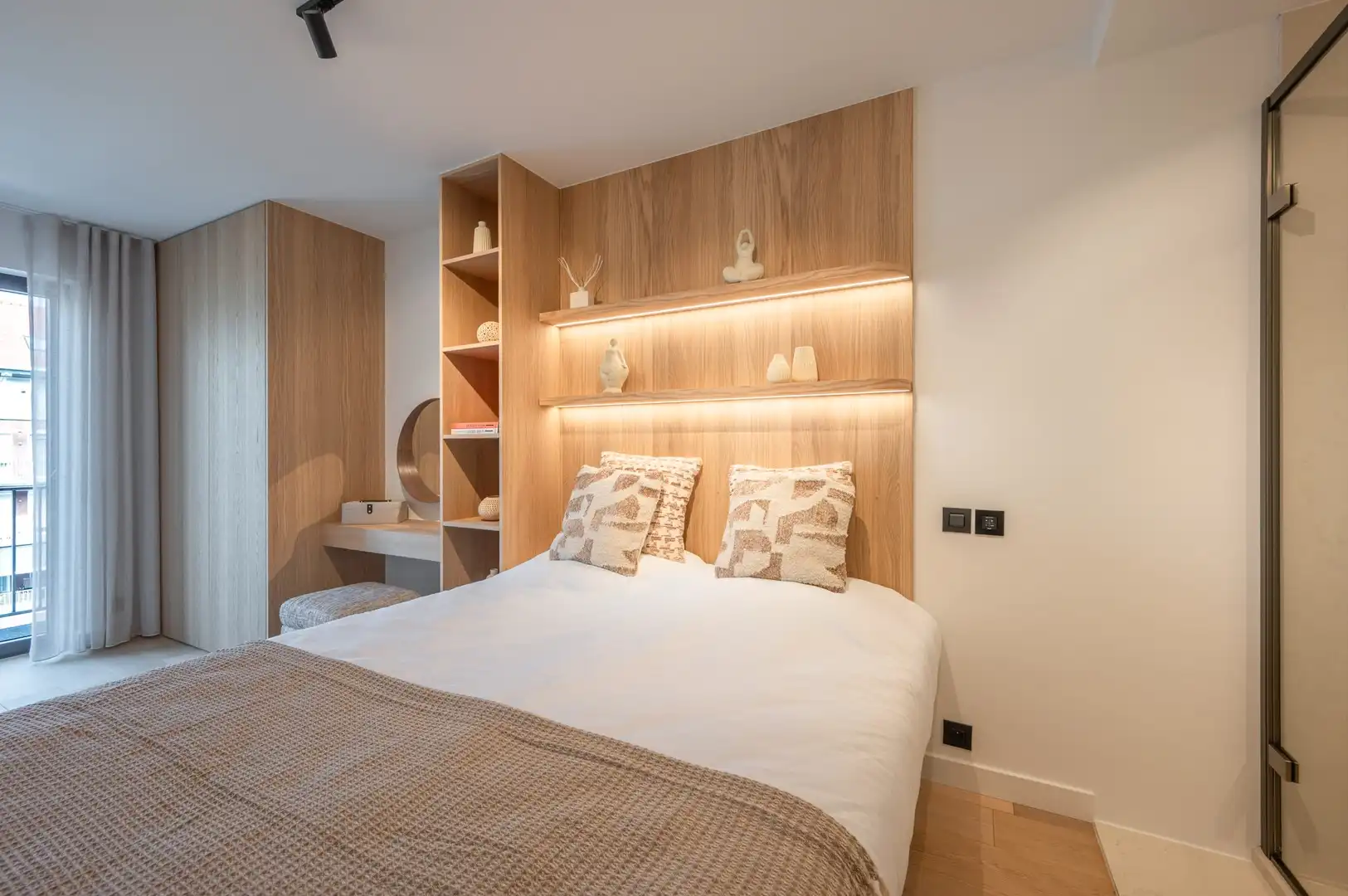 Prachtig en lichtrijk appartement op enkele stappen van de Dumortierlaan. foto 14