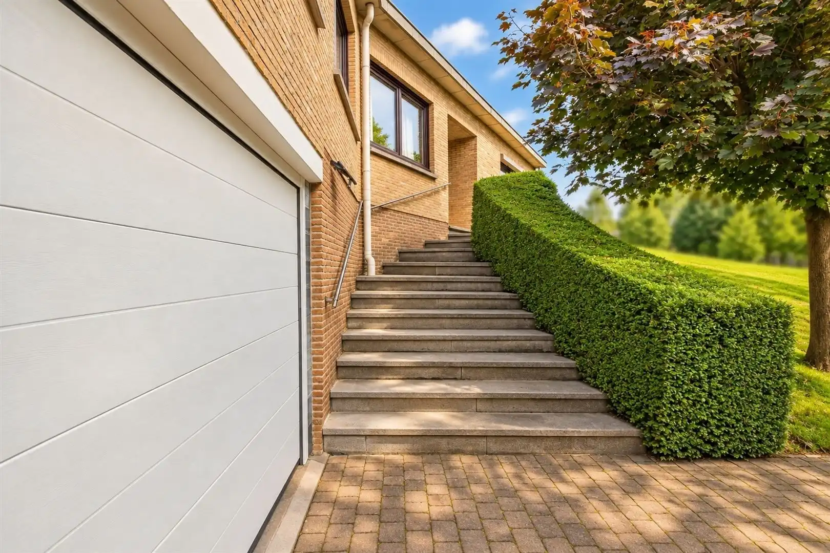 RUIME OPEN BEBOUWING OP EEN PERCEEL VAN 2.810 M² VEEL POTENTIEEL EN PRACHTIGE TUIN foto 2