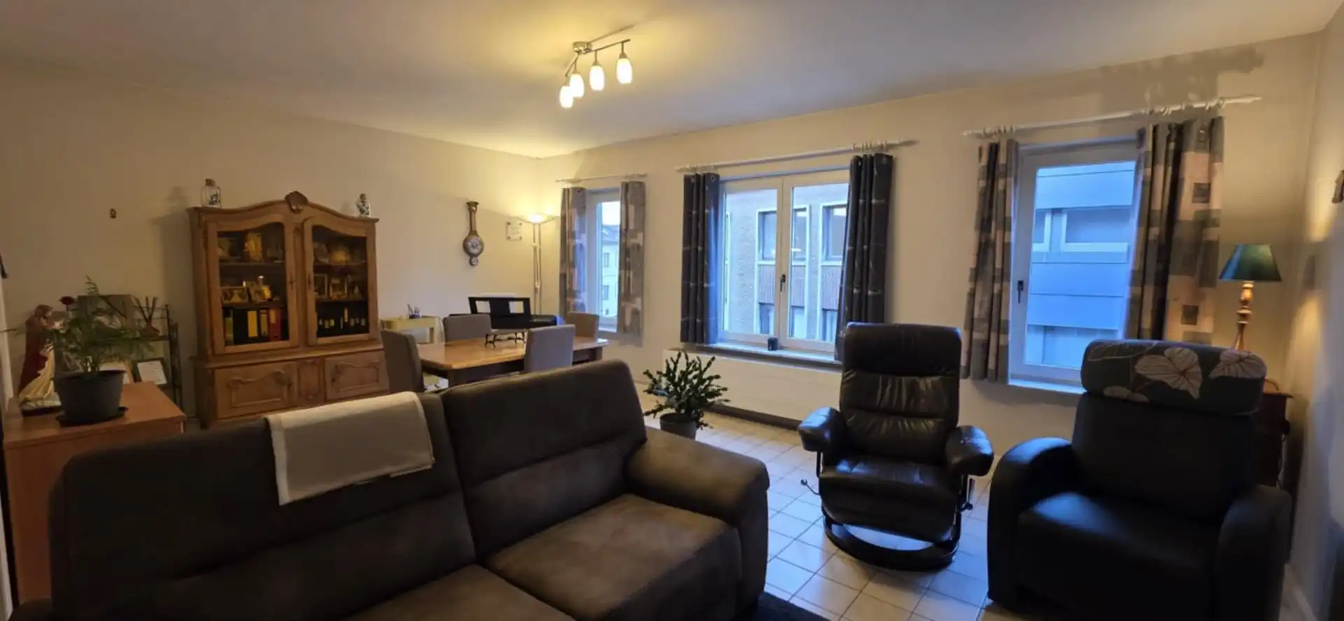 Gunstig gelegen appartement met 2 slaapkamers foto 2