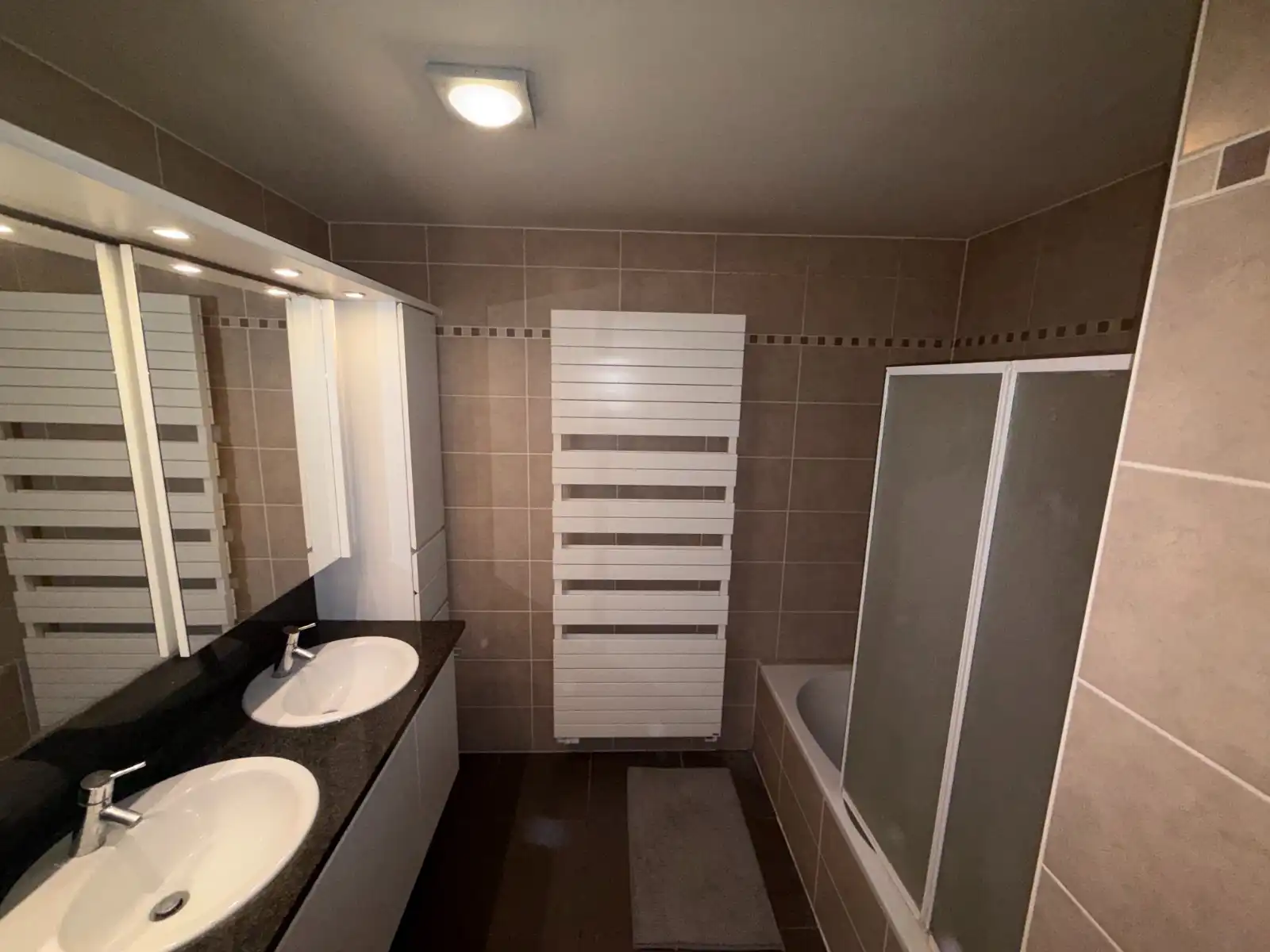 Ruim 3 slaapkamer appartement op ideale ligging. foto 13