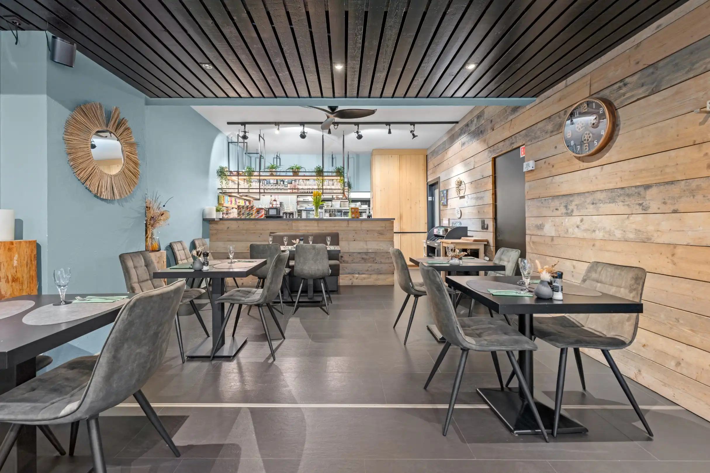 Ingerichte horecazaak te Heist-aan-Zee foto 7