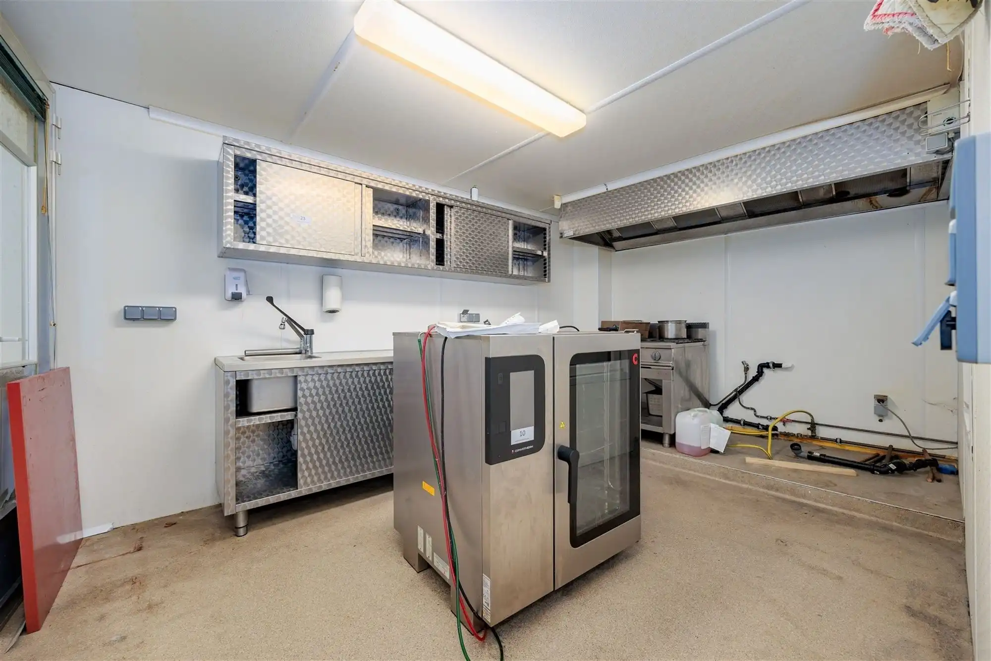 Handelsgelijkvloers op toplocatie in Mortsel - voormalige slagerij  foto 14