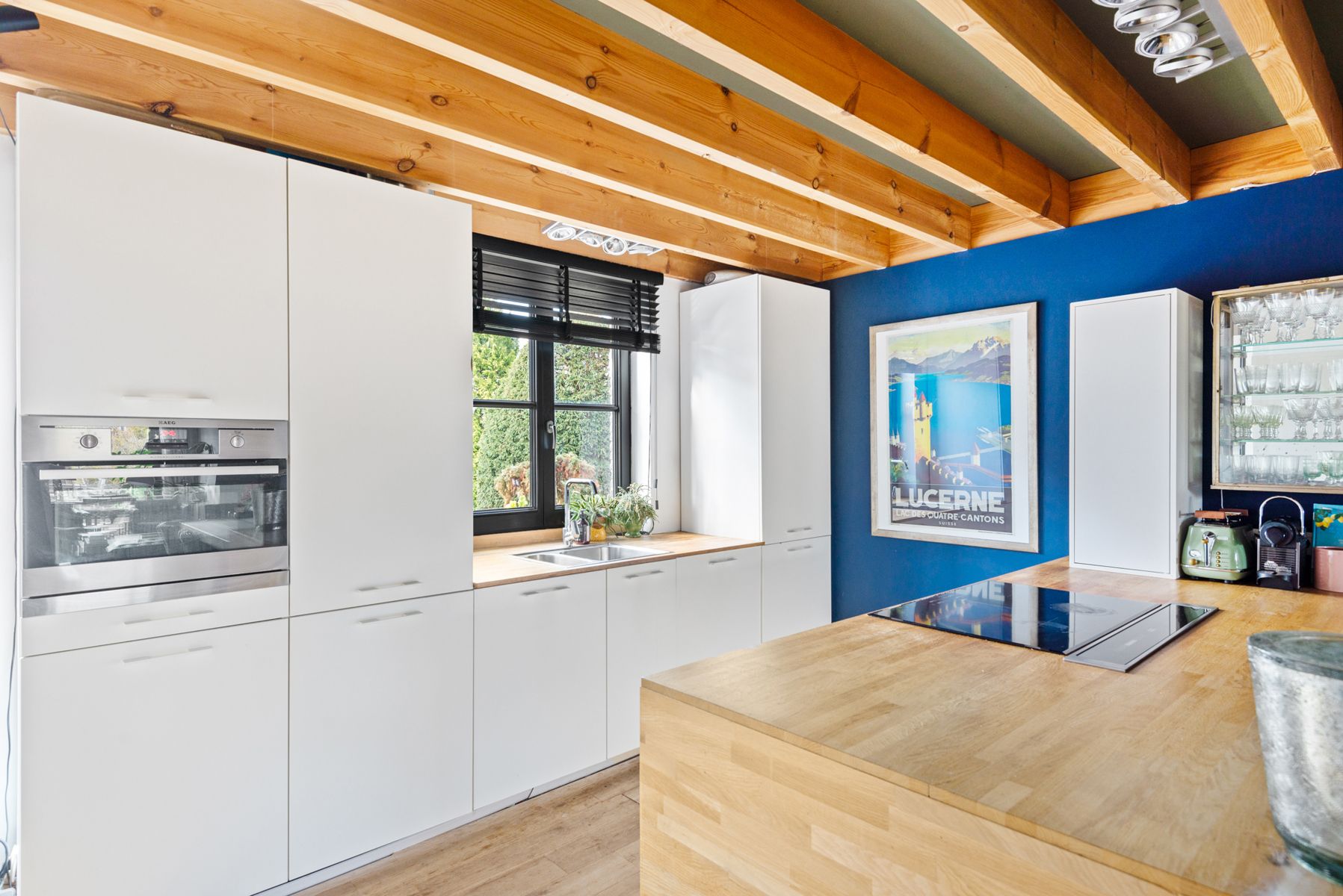Handelsruimte met bovenliggend appartement in centrum foto 3