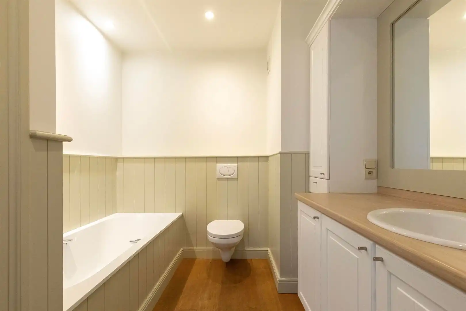 Luxueus, charmant en ruim appartement met P foto 12