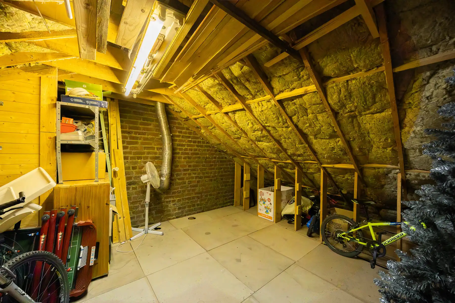 Charmante woning op uniek groen en rustig gelegen perceel foto 13