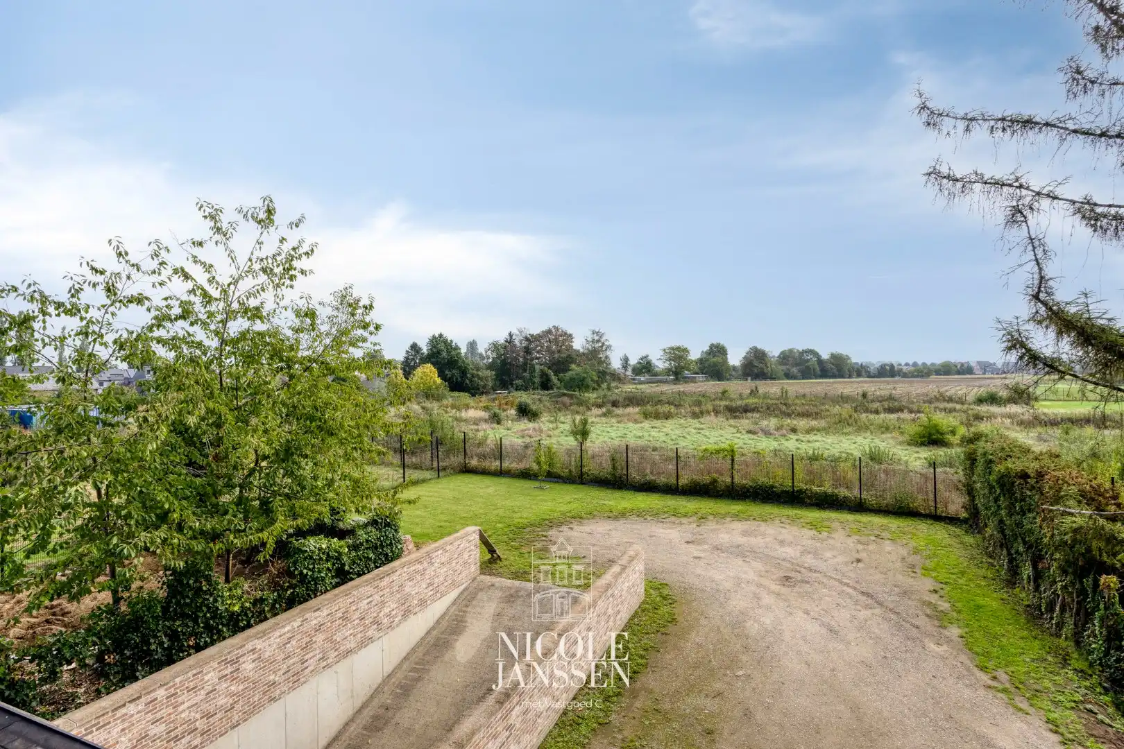 Handelspand met bovenwoning foto 44