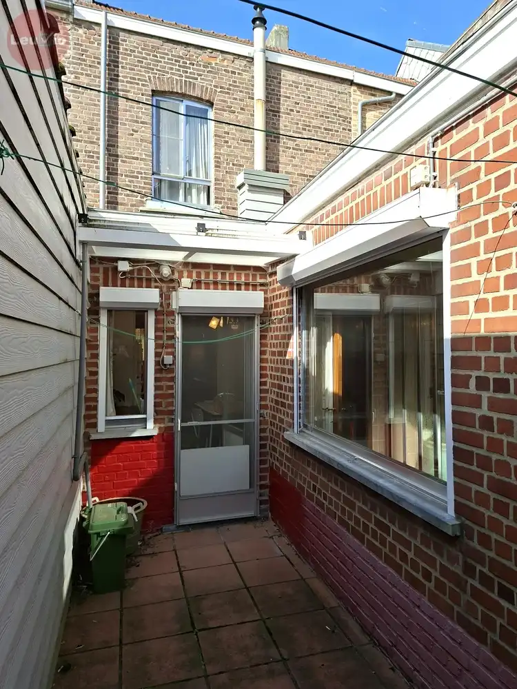 Goed gelegen woning // 2 slaapkamers + zolder om af te werken foto 19