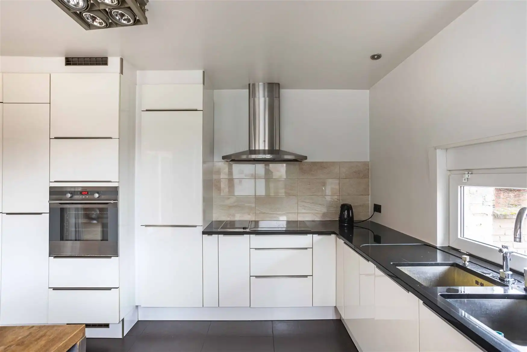 Unieke woning met terras en karaktervolle details. foto 17