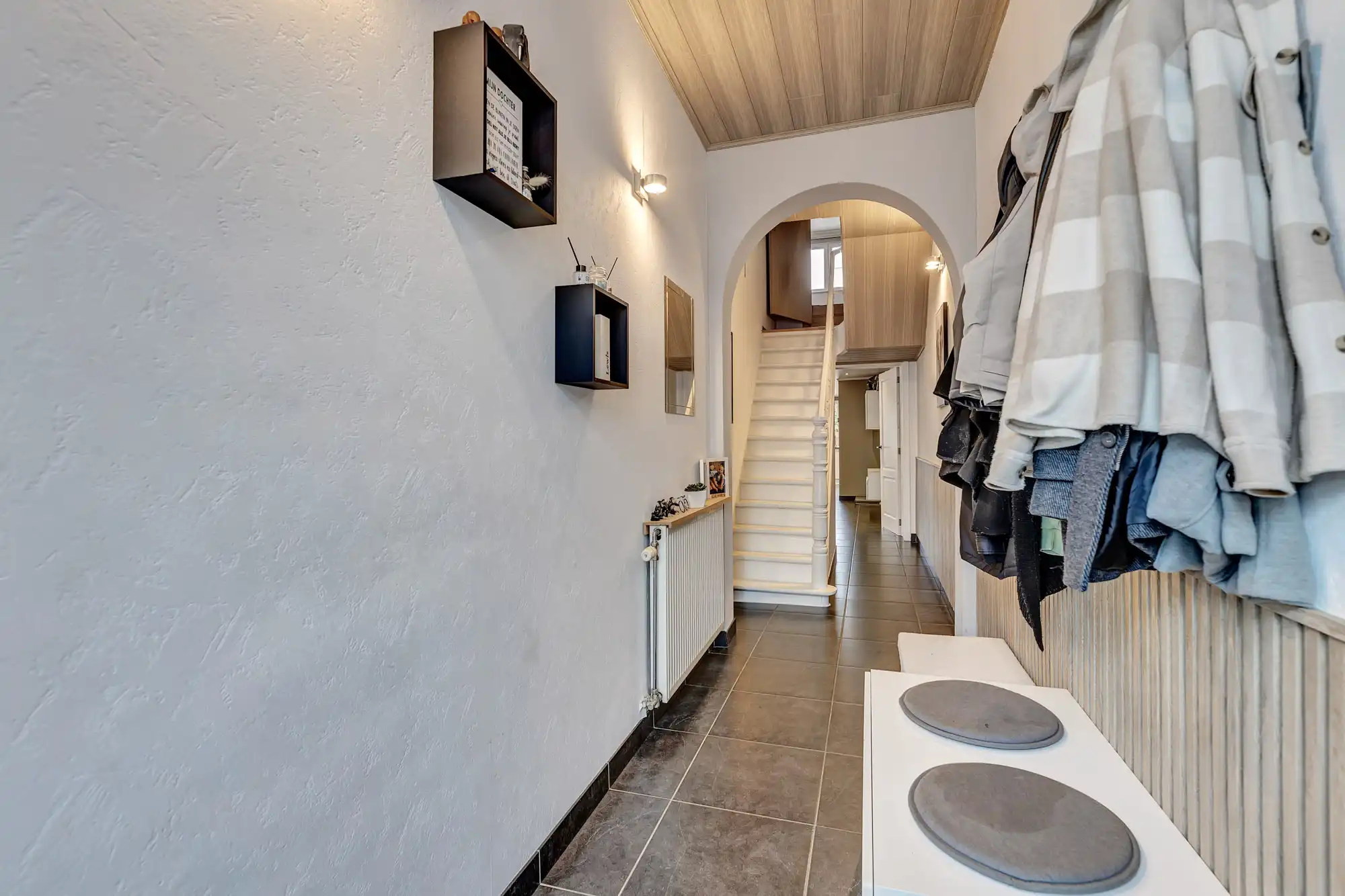 Prachtige instapklare woning met 3 slpks, tuin en garage foto 2