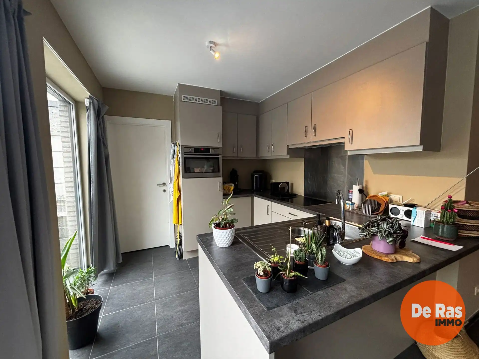 BURST - Recent, gelijkvloers appartement met staanplaats. foto 5