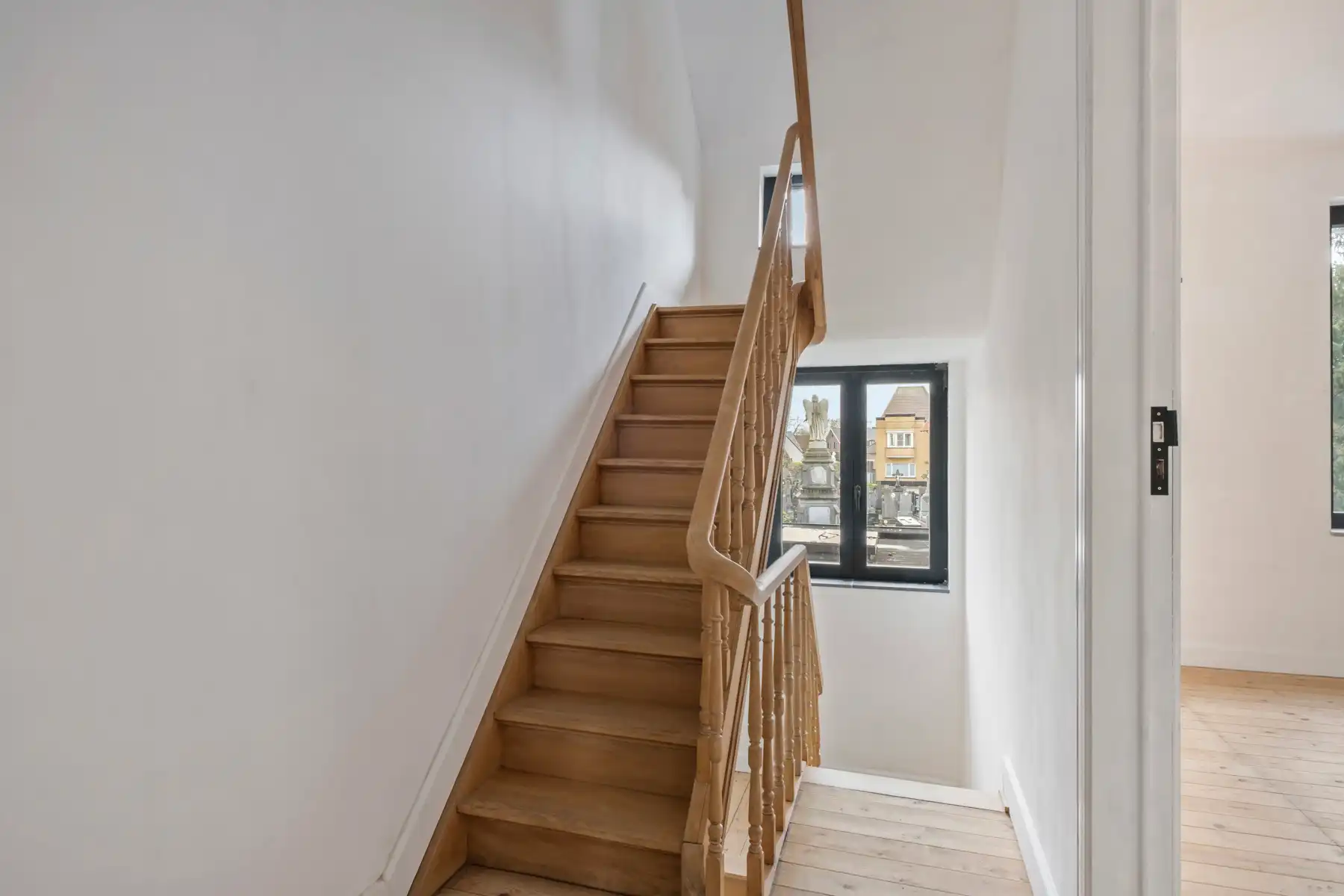 Charmante, volledig gerenoveerde woning foto 17