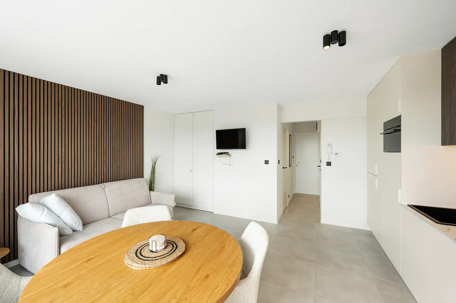 Volledig vernieuwd appartement met open zichten achter de Zeedijk foto 5
