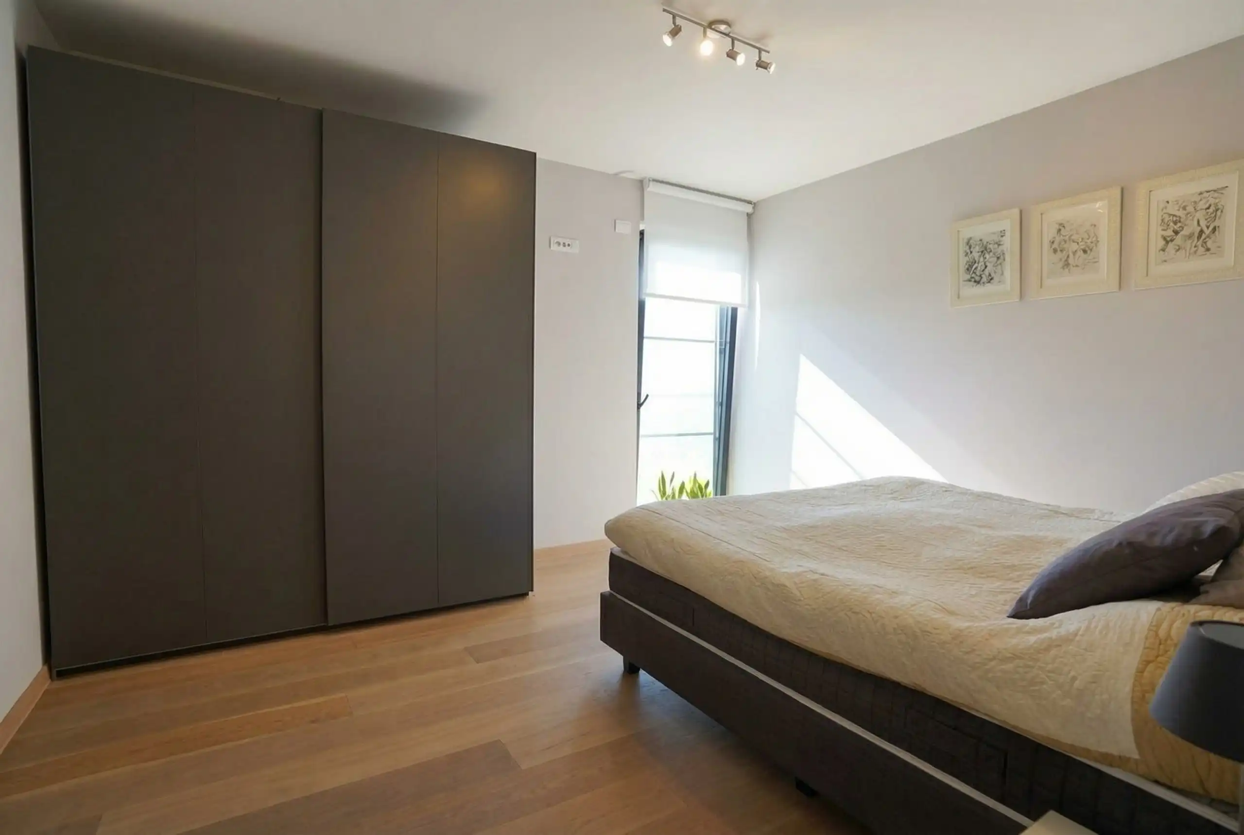 Onweerstaanbaar appartement met terras en garage! foto 17