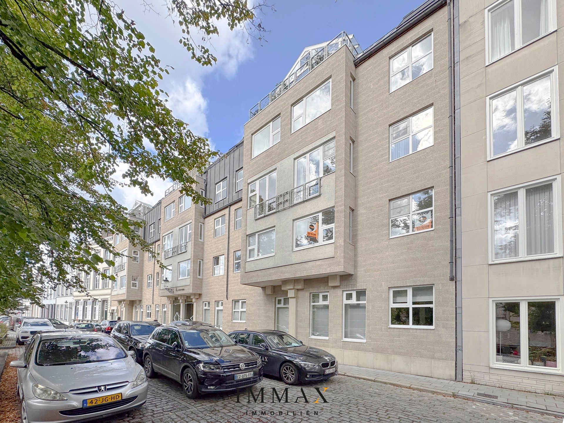 Instapklaar appartement met mooi zicht, terras en garage foto {{pictureIndex}}