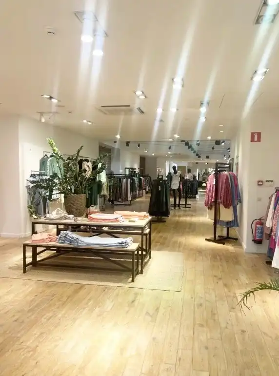 Handelsgelijkvloers te huur – absolute topligging in Mol foto 3