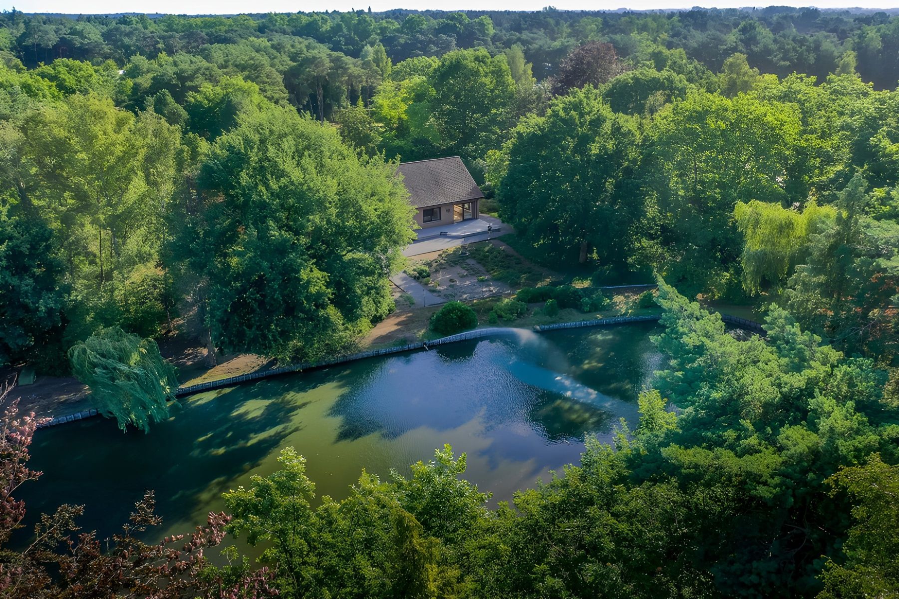 Villa in een oase van groen met zicht op waterpartij foto 20