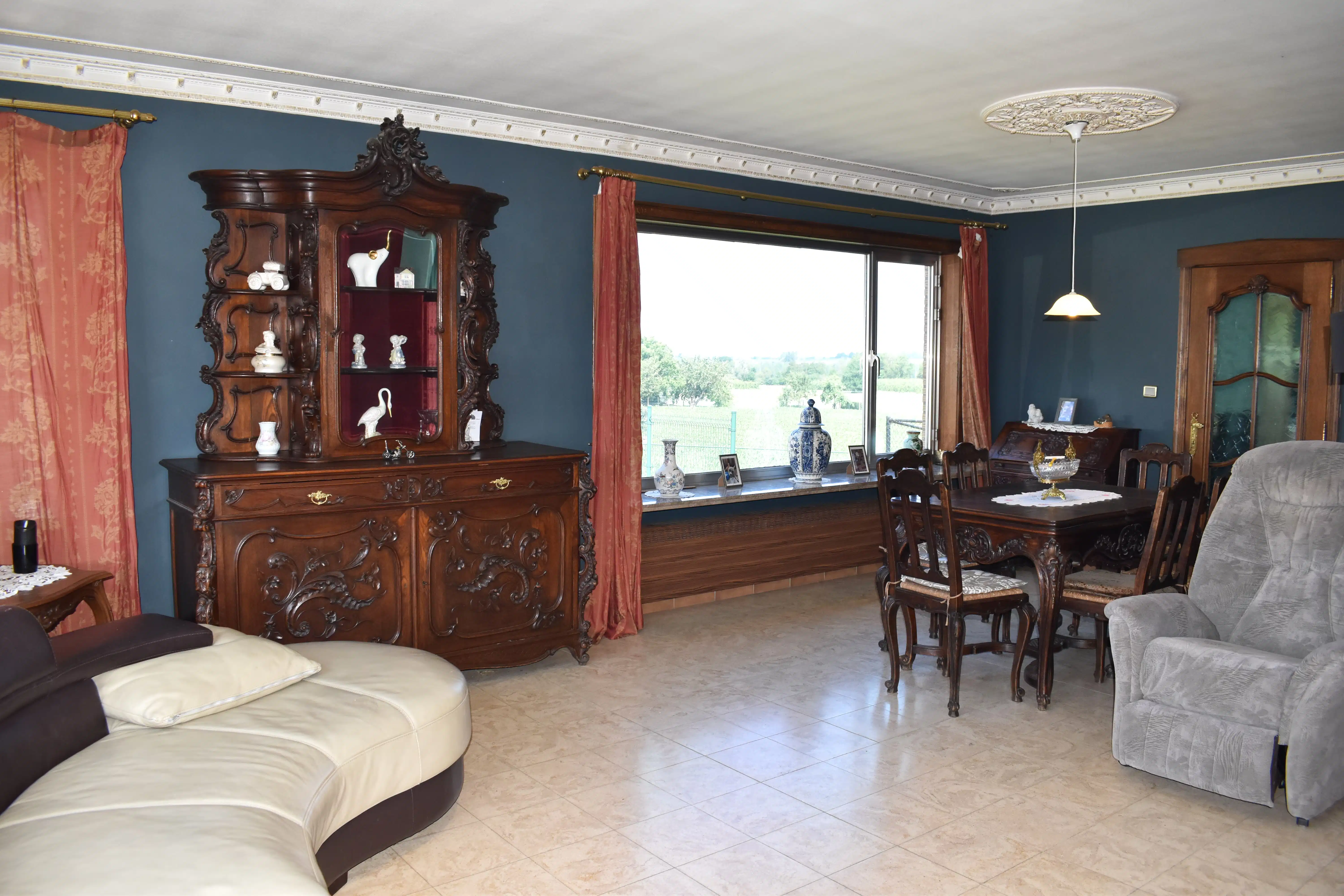 Ruime karaktervolle woning met 5 slaapkamers foto 4