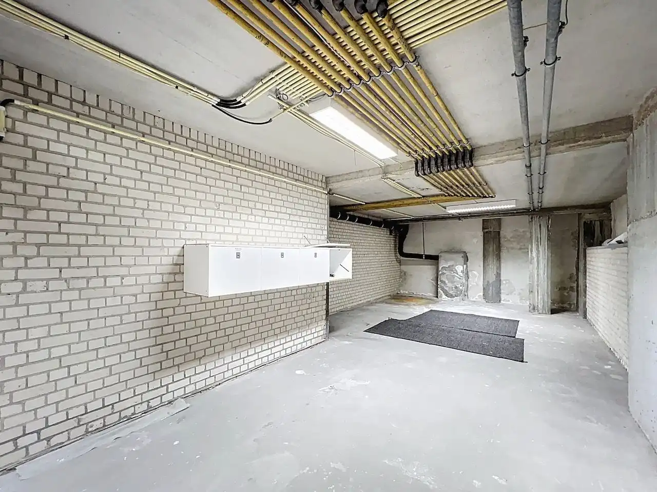 Uiterst commercieel gelegen handelsruimte. Geschikt voor de meeste handel. foto 12