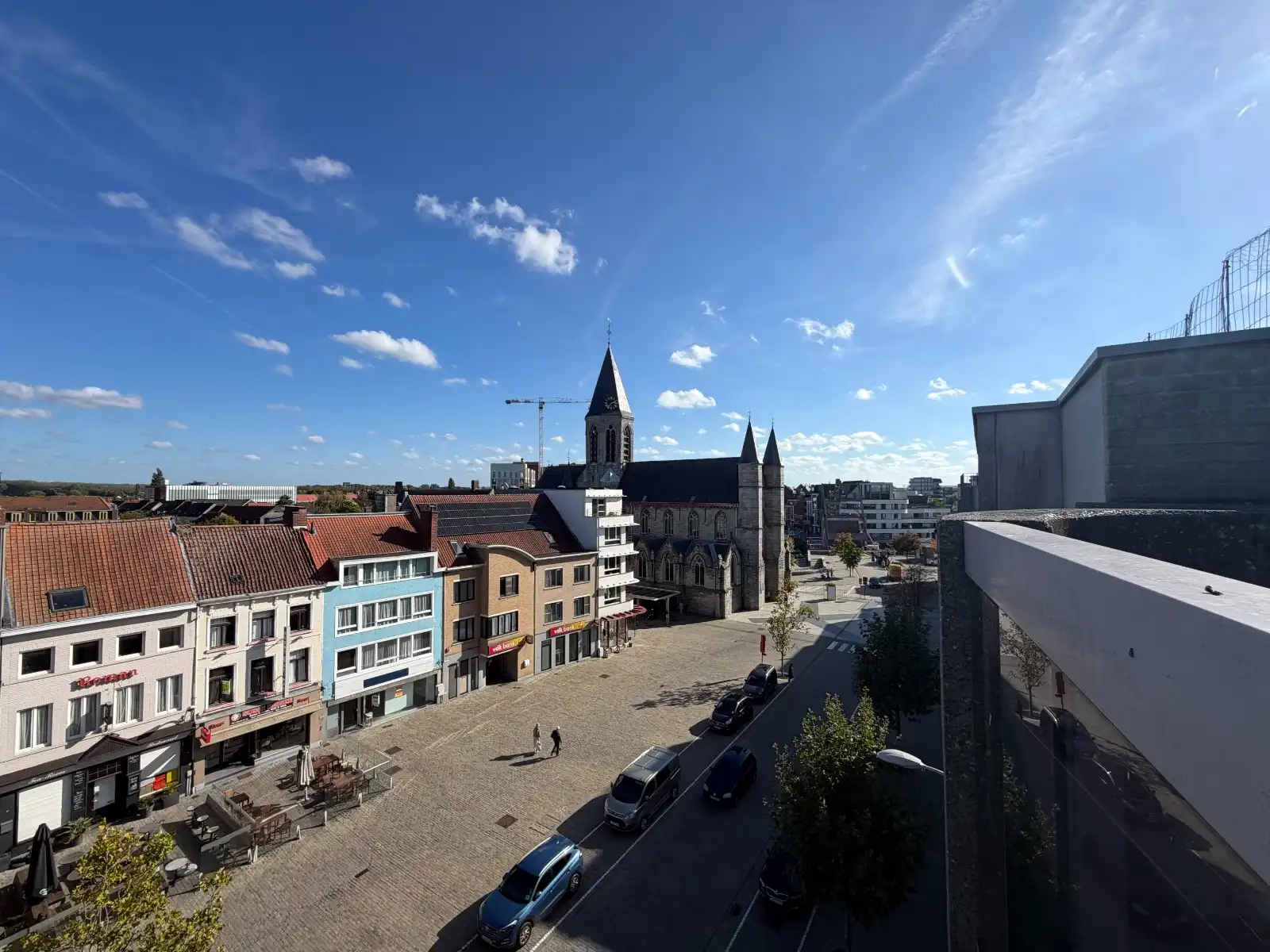 UNIEK DUPLEXAPPARTEMENT MET 2 RUIME TERRASSEN, AUTOSTAANPLAATS EN PRACHTIG UITZICHT OP DE MARKT VAN DEINZE! foto 25