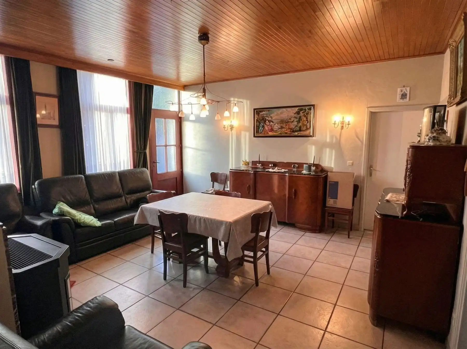 Dorpswoning onder de kerktoren foto 4