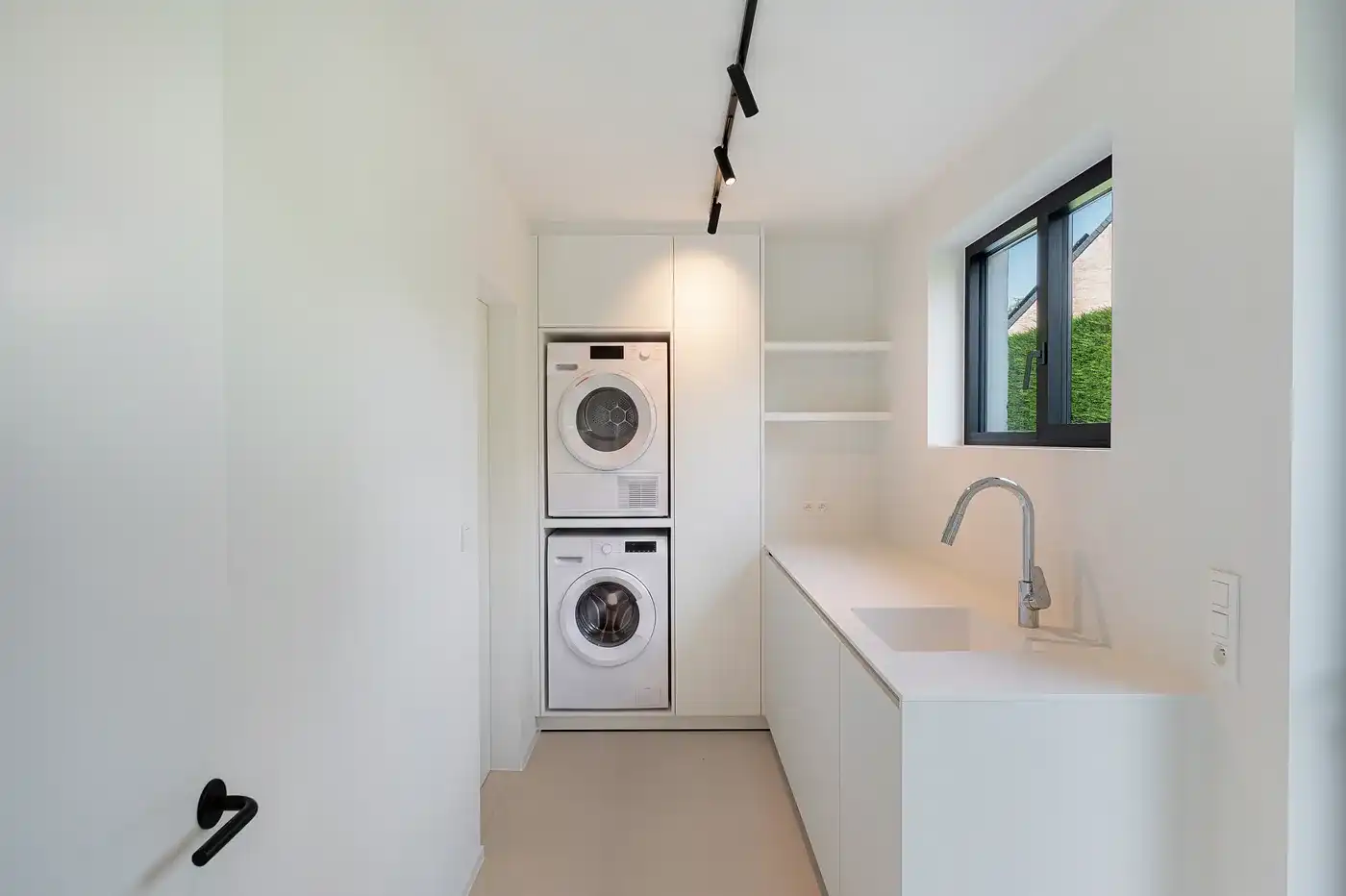 Volledig en zeer kwalitatief gerenoveerde villa op een ruim zuid-west gericht perceel foto 14