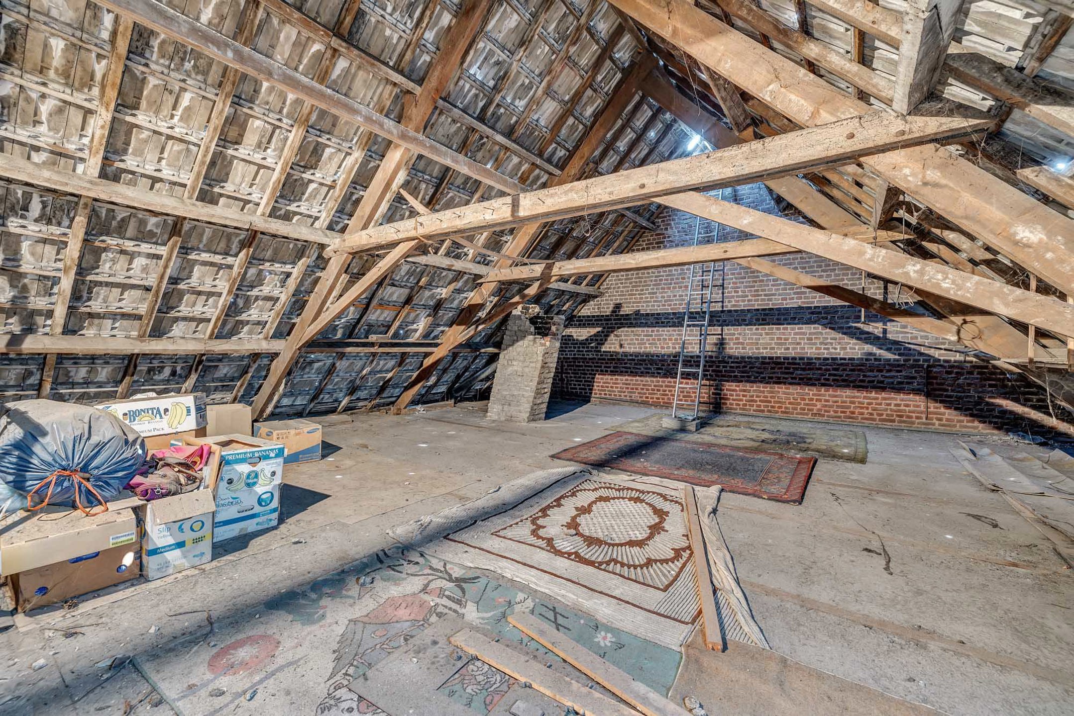 Te renoveren woning met atelier en tuin  foto 12