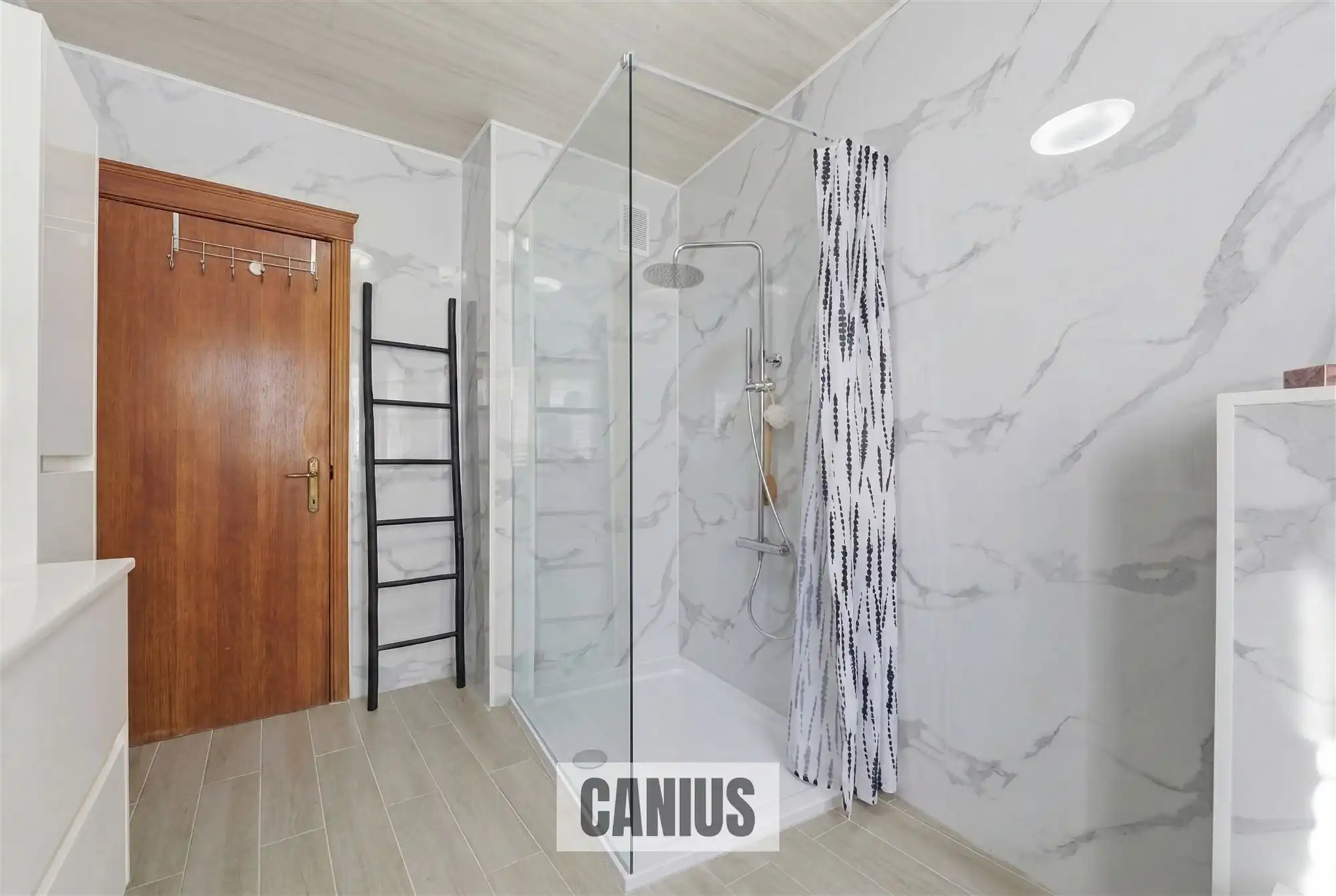 CHARMANTE BEL-ETAGE WONING MET 3 SLAAPKAMERS foto 2