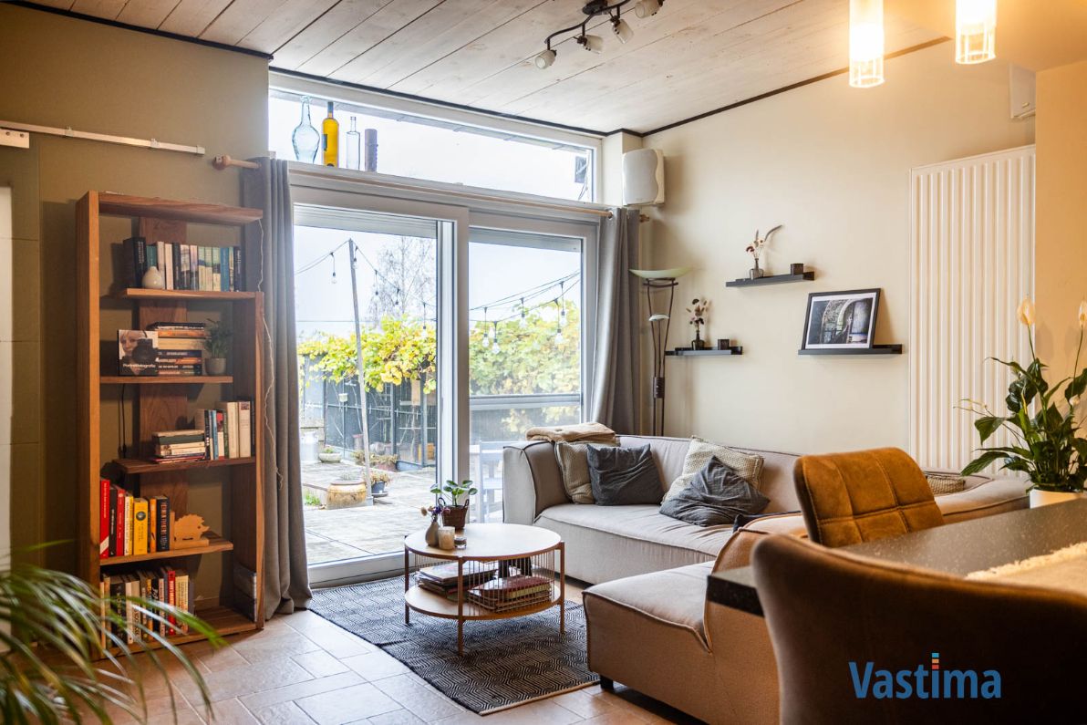 Instapklare woning met 3 slaapkamers, dubbele garage en grote tuin foto 6