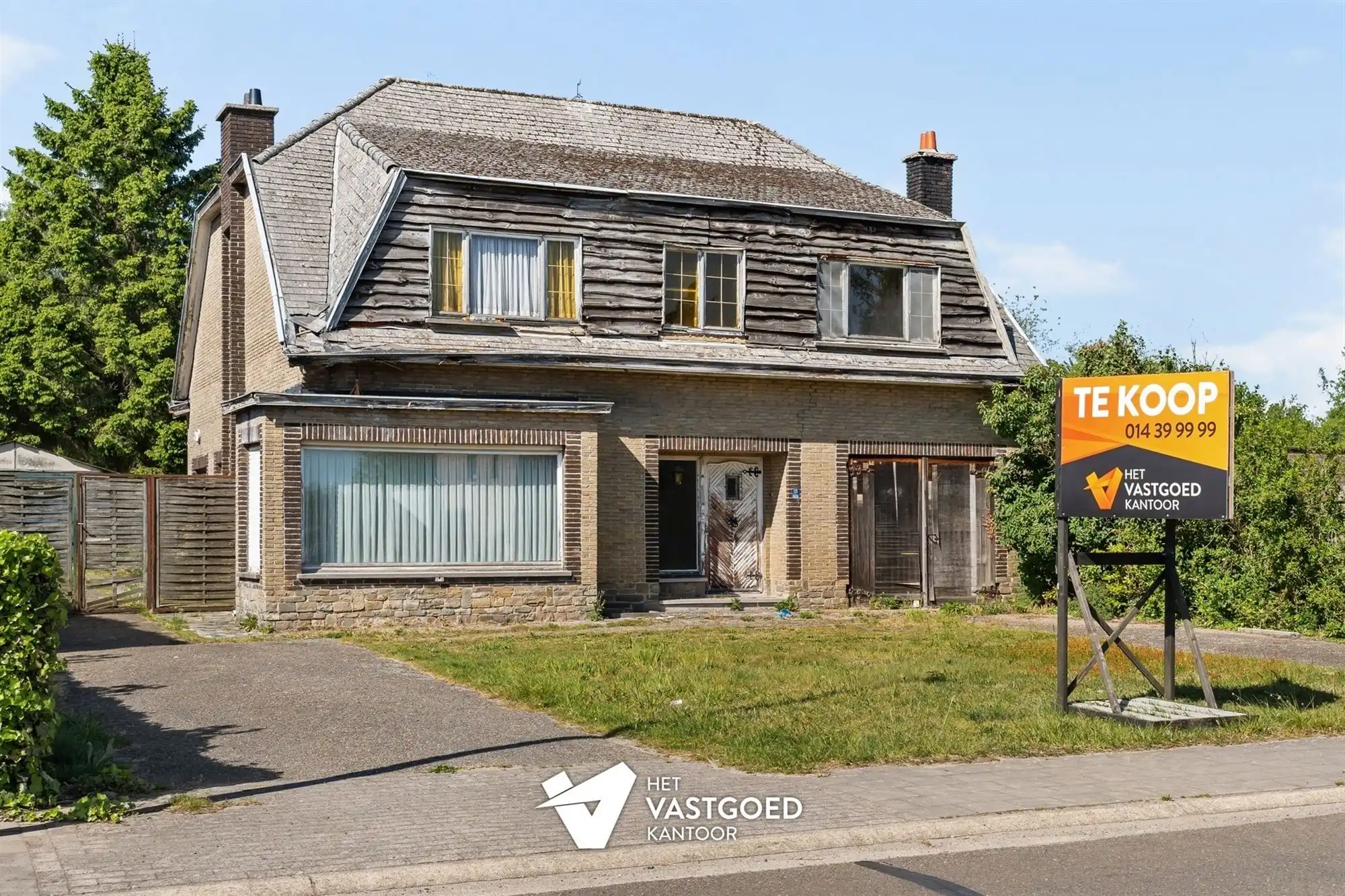Hoofdfoto van de publicatie: RUIME WONING MET ENORM POTENTIEEL OP IDEALE LIGGING