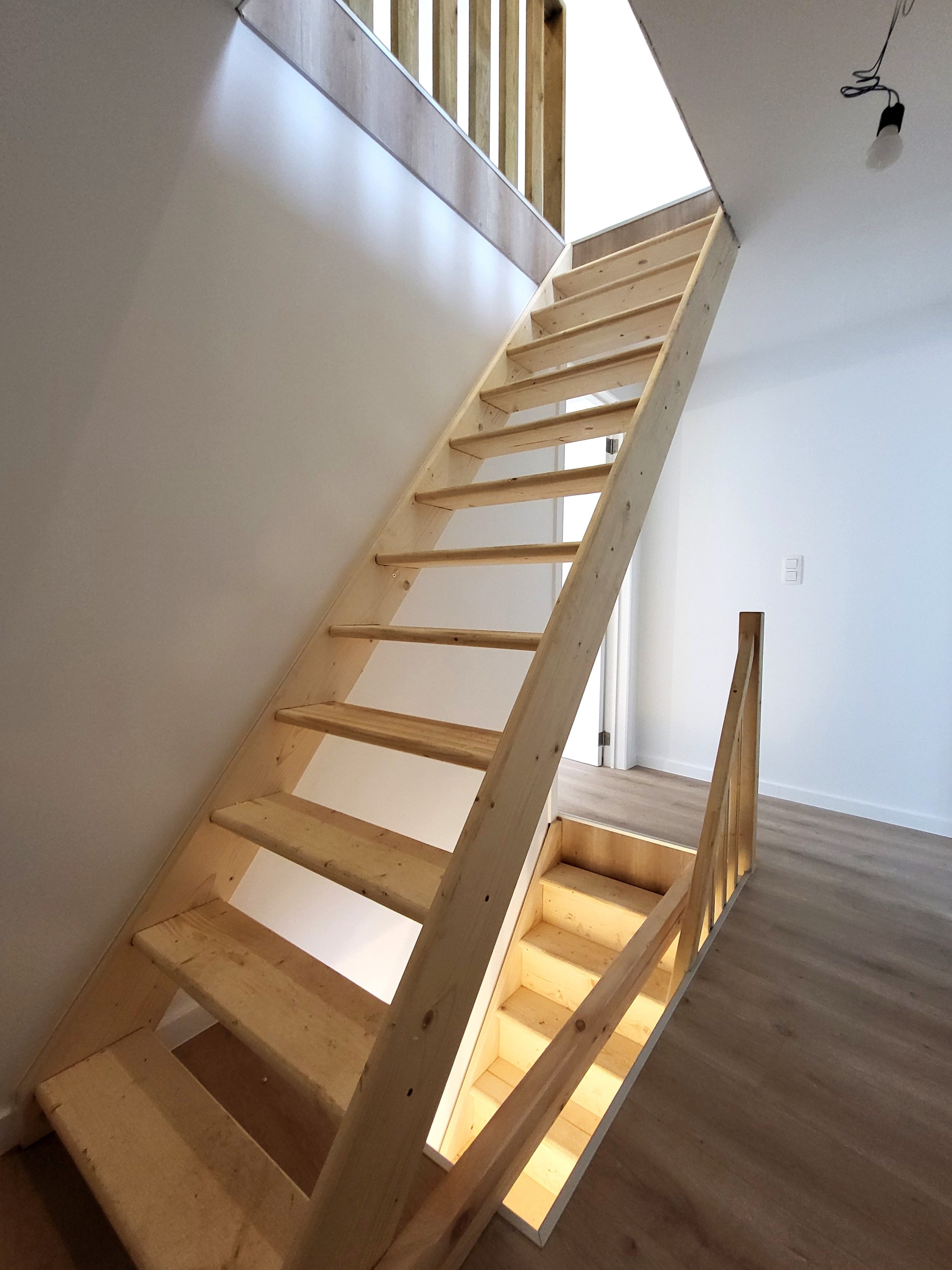 Deze volledig gerenoveerde woning (2025) biedt modern wooncomfort op een centrale ligging in het centrum, met winkels, scholen en openbaar vervoer op wandelafstand.  foto 23