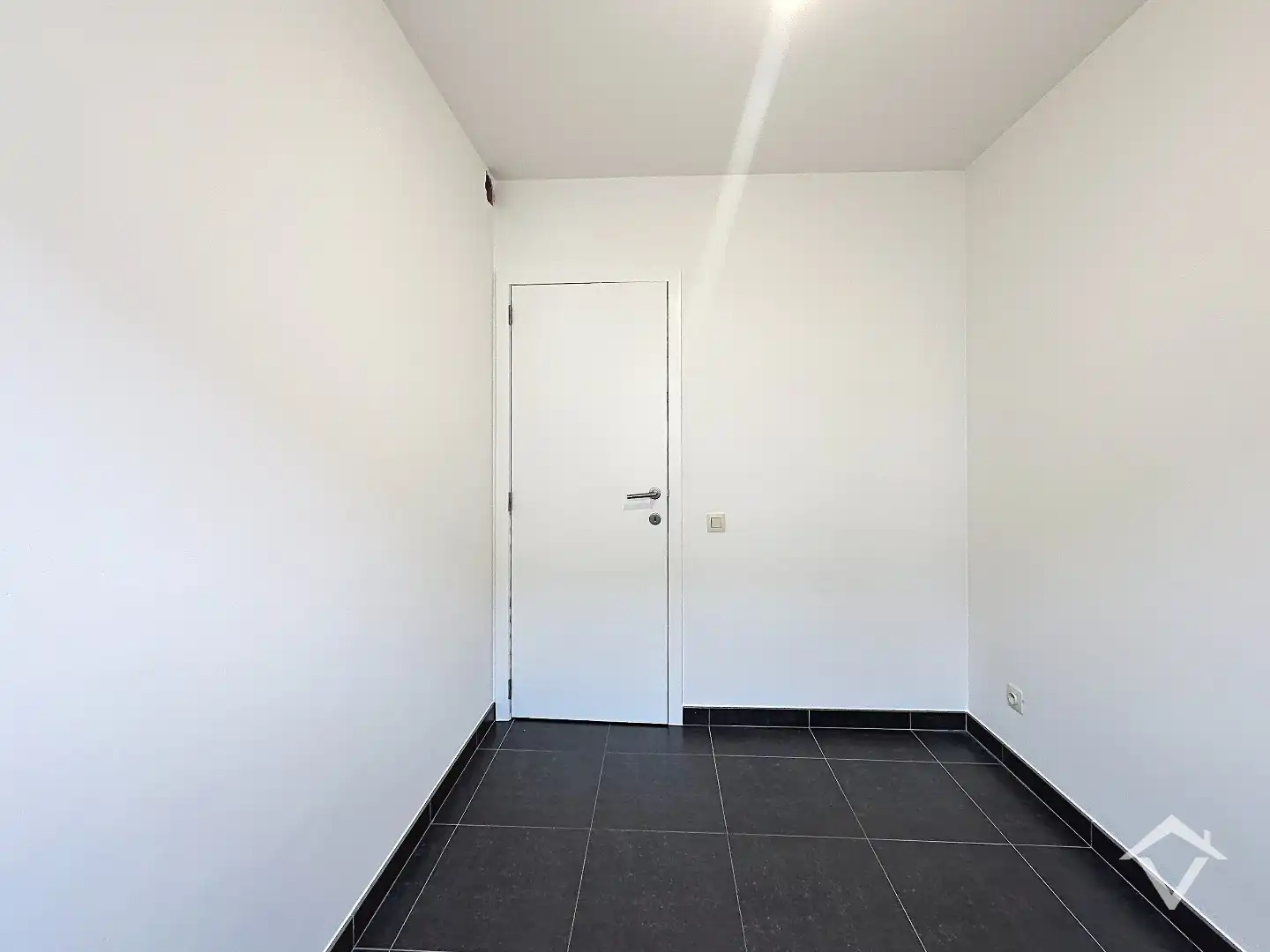 Instapklaar gelijkvloers appartement met staanplaats te Gistel foto 18