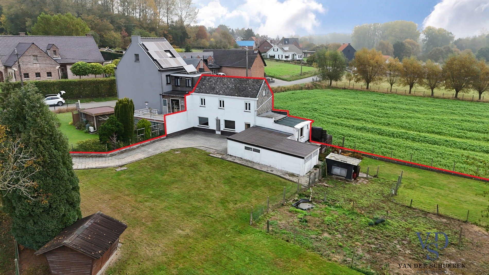 Hoofdfoto van de publicatie: Te renoveren woning met uniek uitzicht op de omliggende akkers