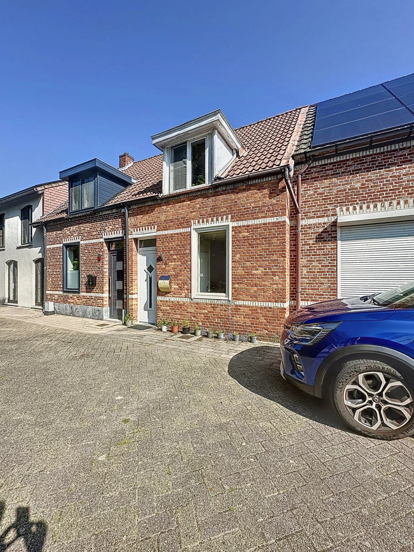 Super gezellige woning met groot terras, mooie bloementuin en carport. foto 27
