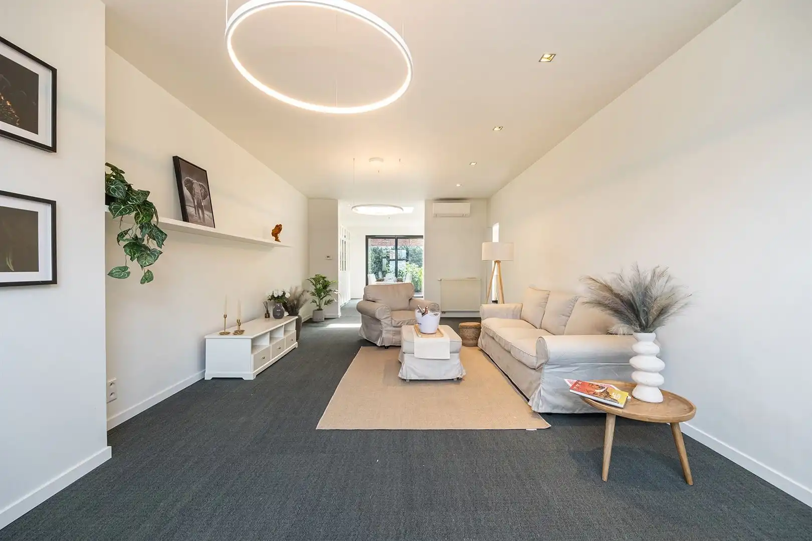 Instapklare herenwoning met privéparking, zonnepanelen en zuidgerichte patio foto 6