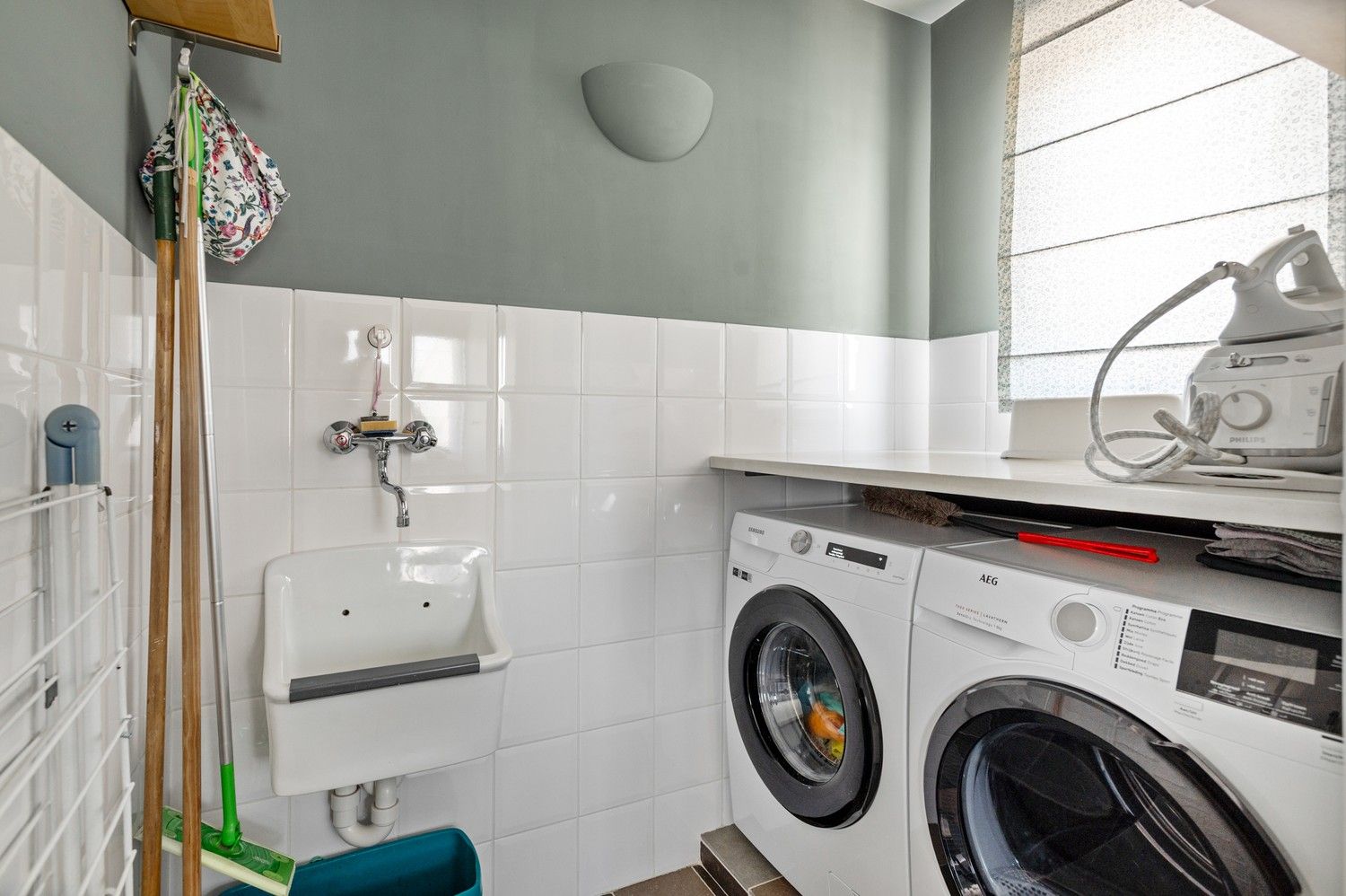 Prachtige woning met 3 ruime slaapkamers, inpandige garage met oprit, tuin & atelier! foto 14