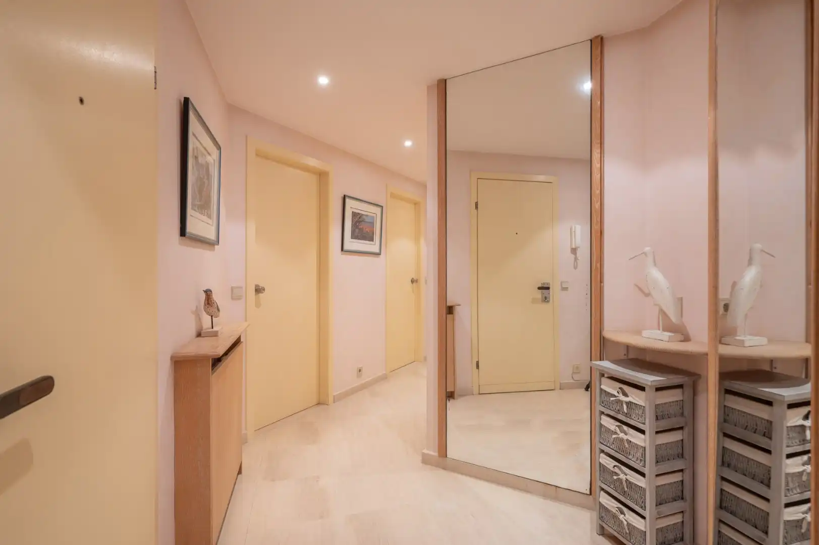 Ruim en breed appartement met goed zijdelings zeezicht foto 15