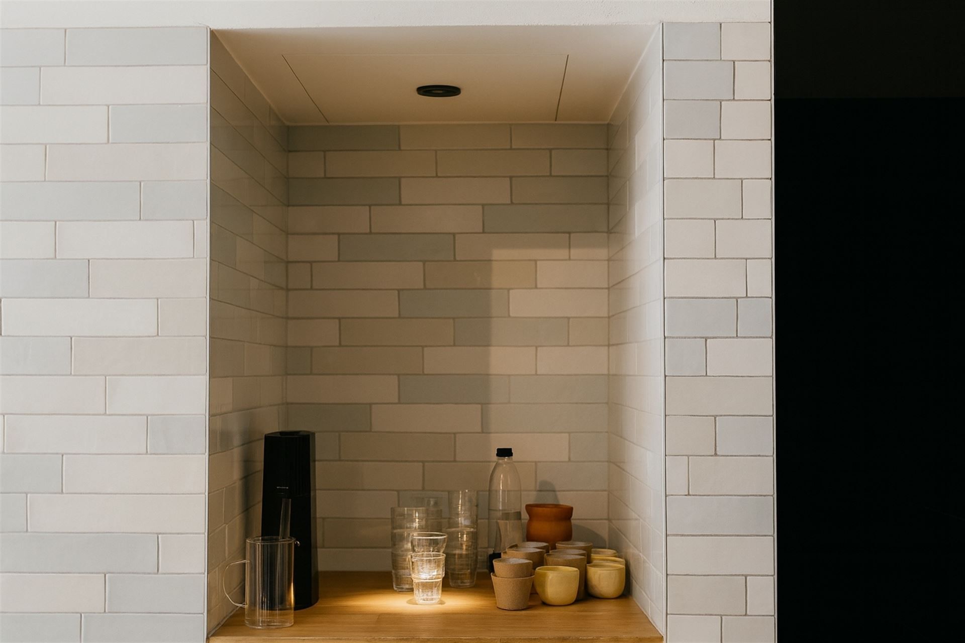 Instapklaar handelspand nabij station, burelen en stadscentrum. foto 5