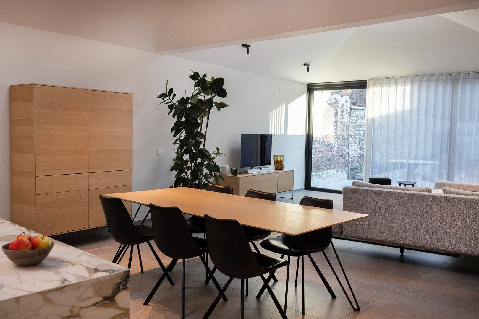 Ruime en 100% instapklare woning met 4 slaapkamers. foto 3