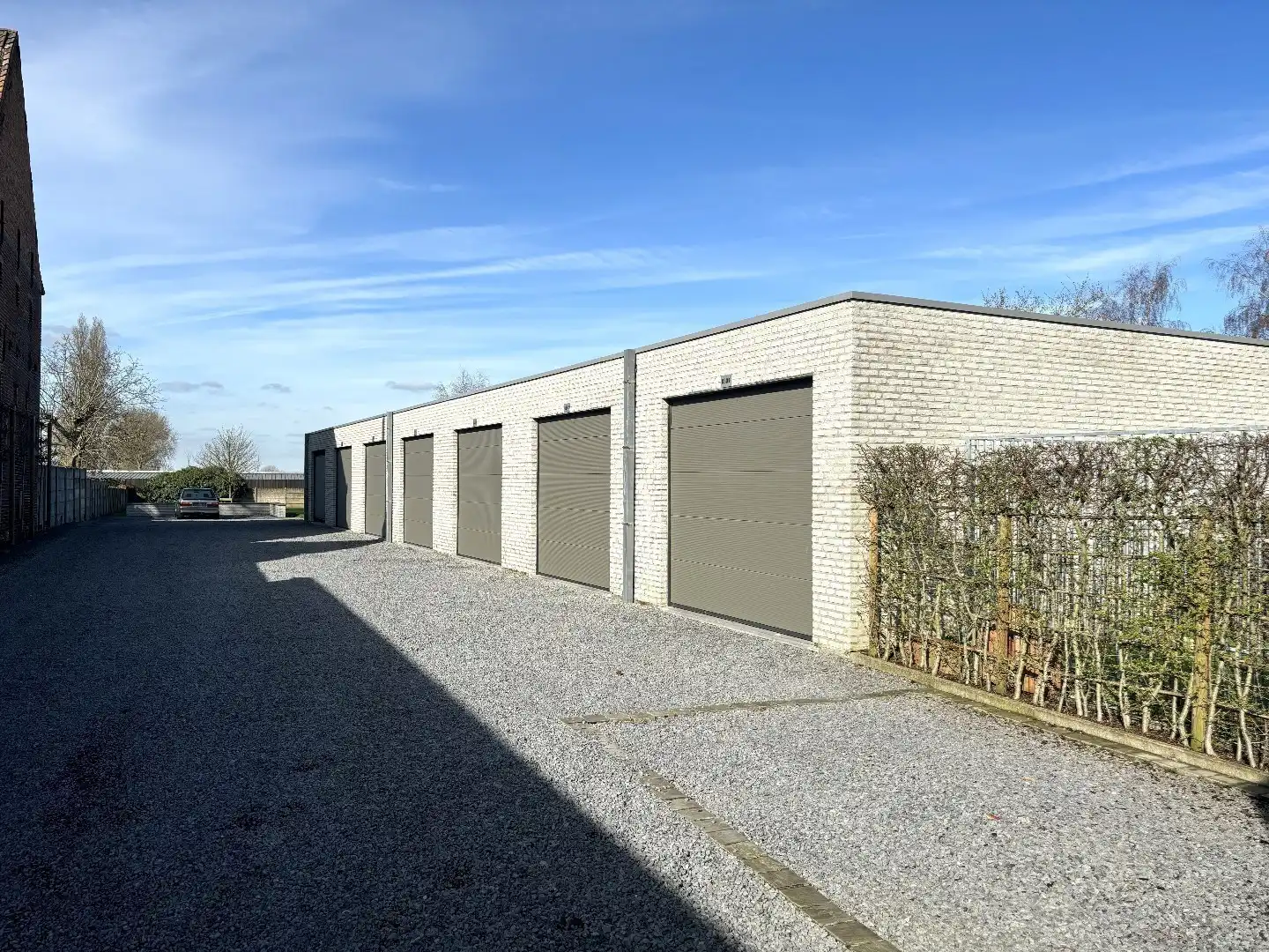 KWALITATIEF AFGEWERKT DAKAPPARTEMENT MET 2 SLAAPKAMERS, GARAGEBOX EN AUTOSTAANPLAATS foto 11