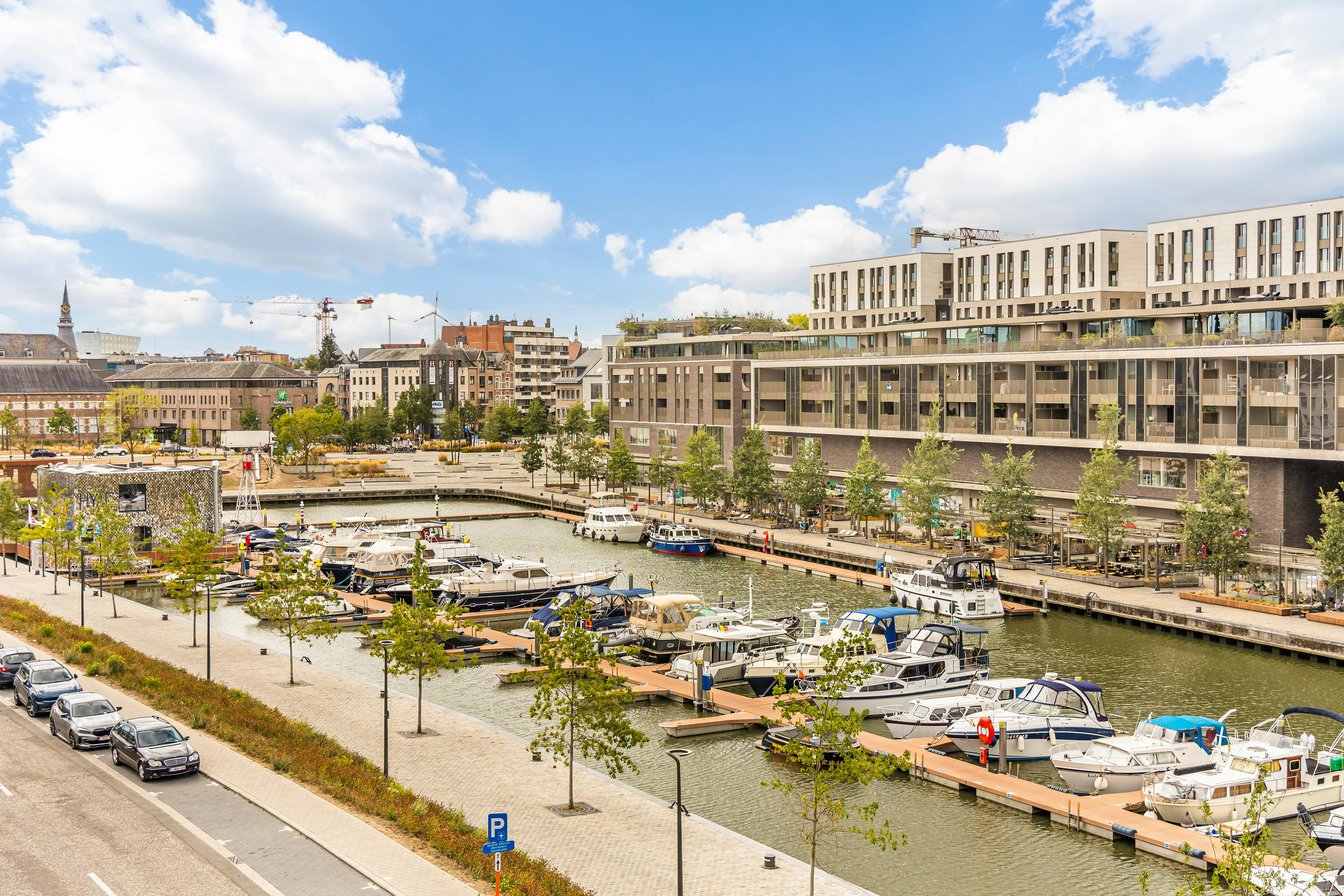 Exclusief hoekappartement aan het water met ruim zonneterras foto 3