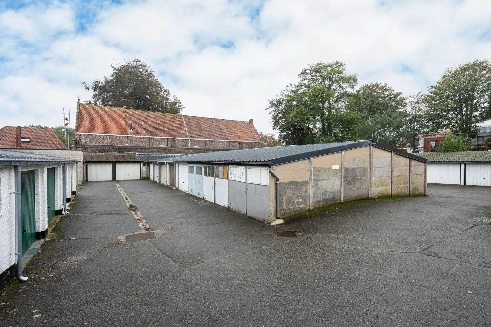 Te renoveren woning met verrassend veel ruimte, stadstuin en garagebox in Eeklo! foto 17