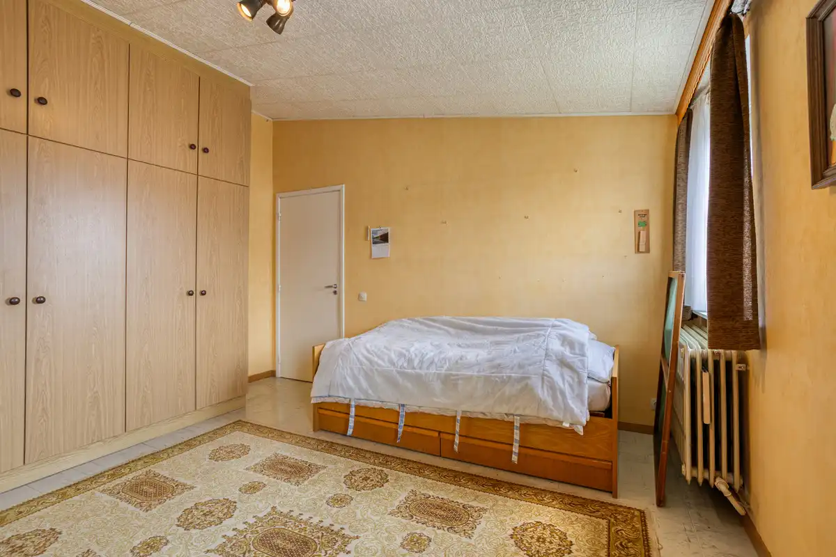 Te verfraaien woning - ruime tuin en garage foto 19