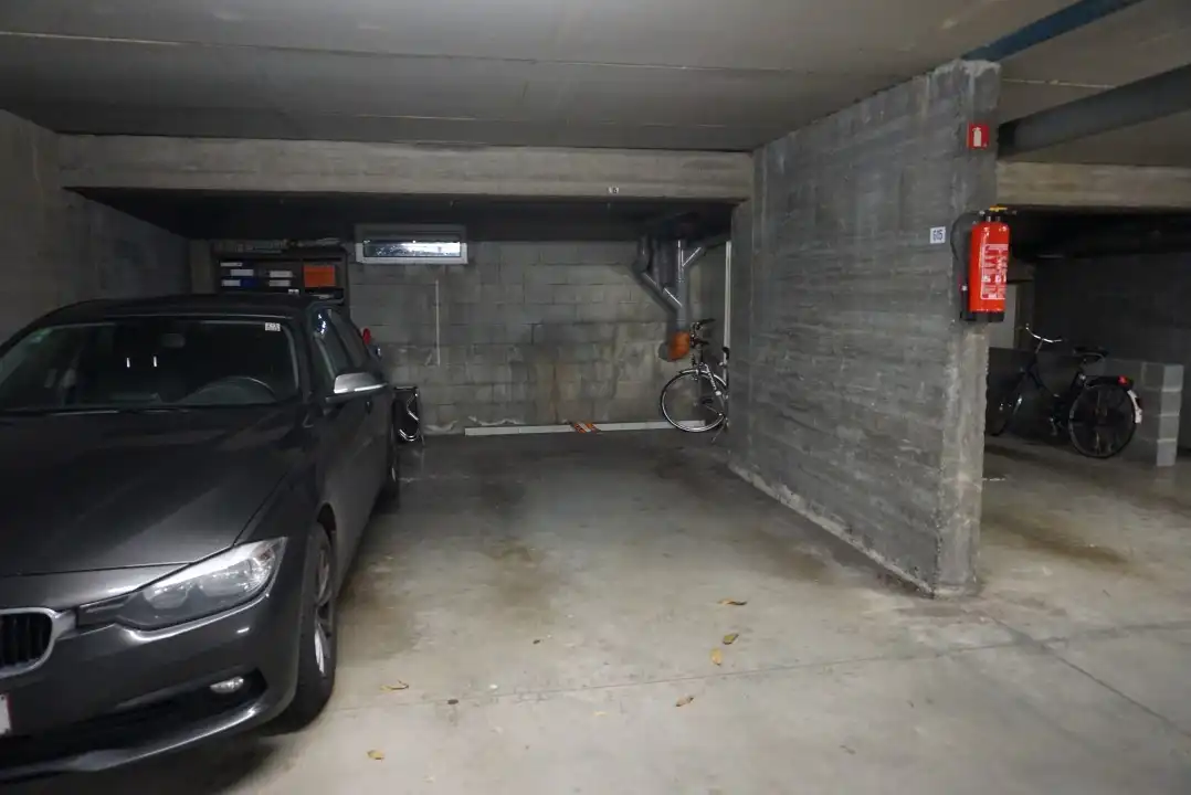 Binnenstaanplaats op gelijkvloerse verdieping foto 3