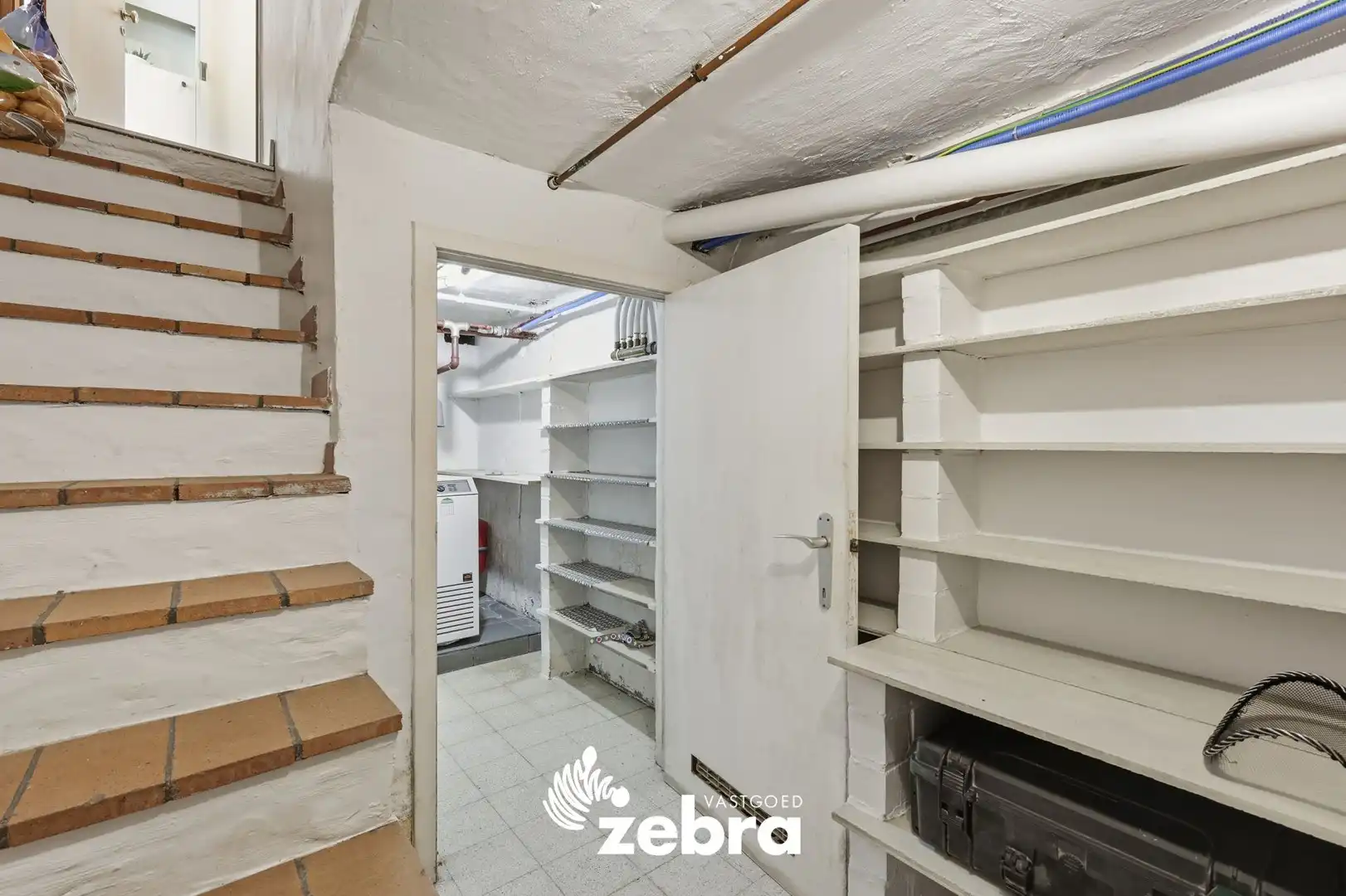 Halfopen bebouwing met praktijk- of kantoorruimte in centrum Tielt foto 25