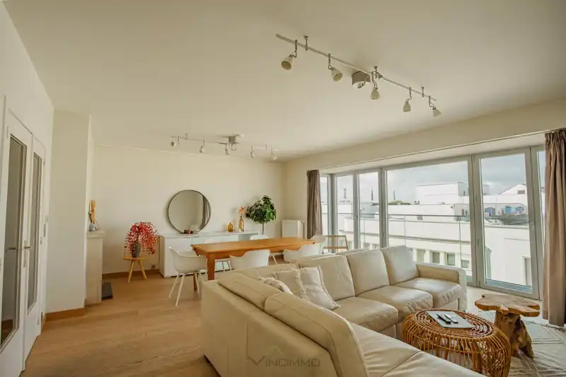 Ruim en gemeubeld appartement met 3 slaapkamers en zeezicht! foto 2