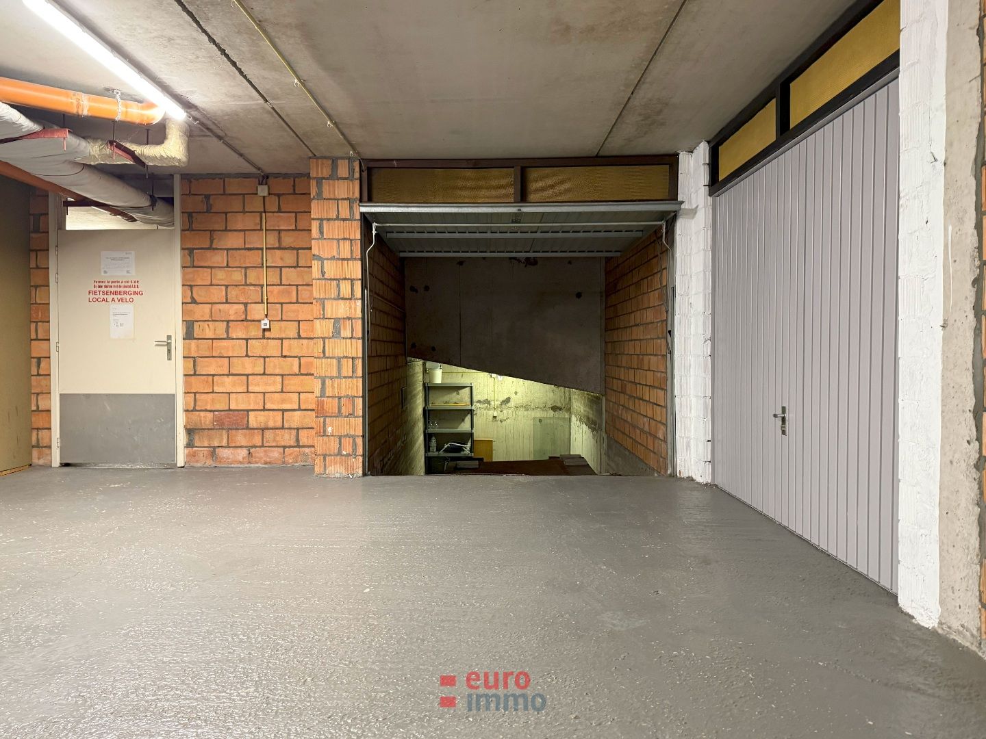 Centraal gelegen garage aan interessante prijs! foto 3